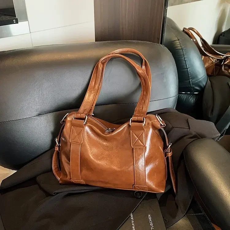 Retro Simple Fashion Shoulder Bag Casual Personality New Large Capacity Bag 2026 Autumn and Winter Women's Tote Bag
Retro Simple Fashion Shoulder Bag Casual Personality New Large Capacity Bag 2026 Autumn and Winter Women's Tote Bag