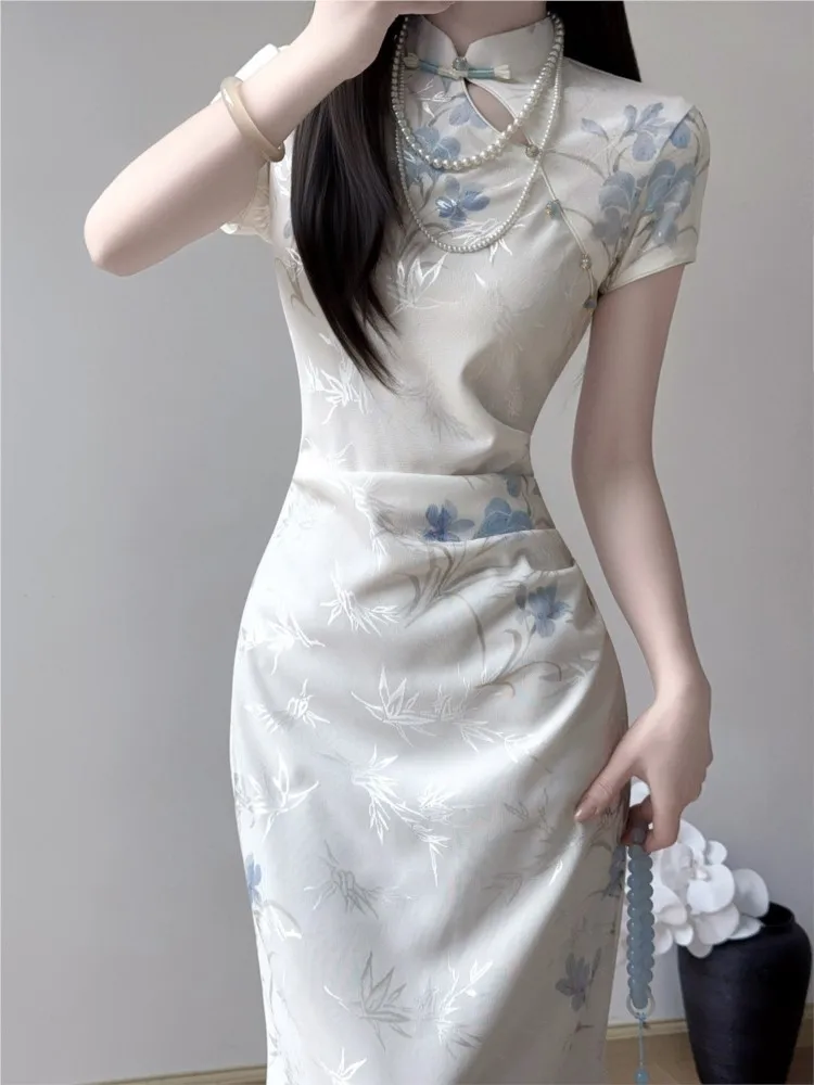 Daily improved new Chinese-style light and elegant dress with a stand-up collar cinched waist
Daily improved new Chinese-style light and elegant dress with a stand-up collar cinched waist