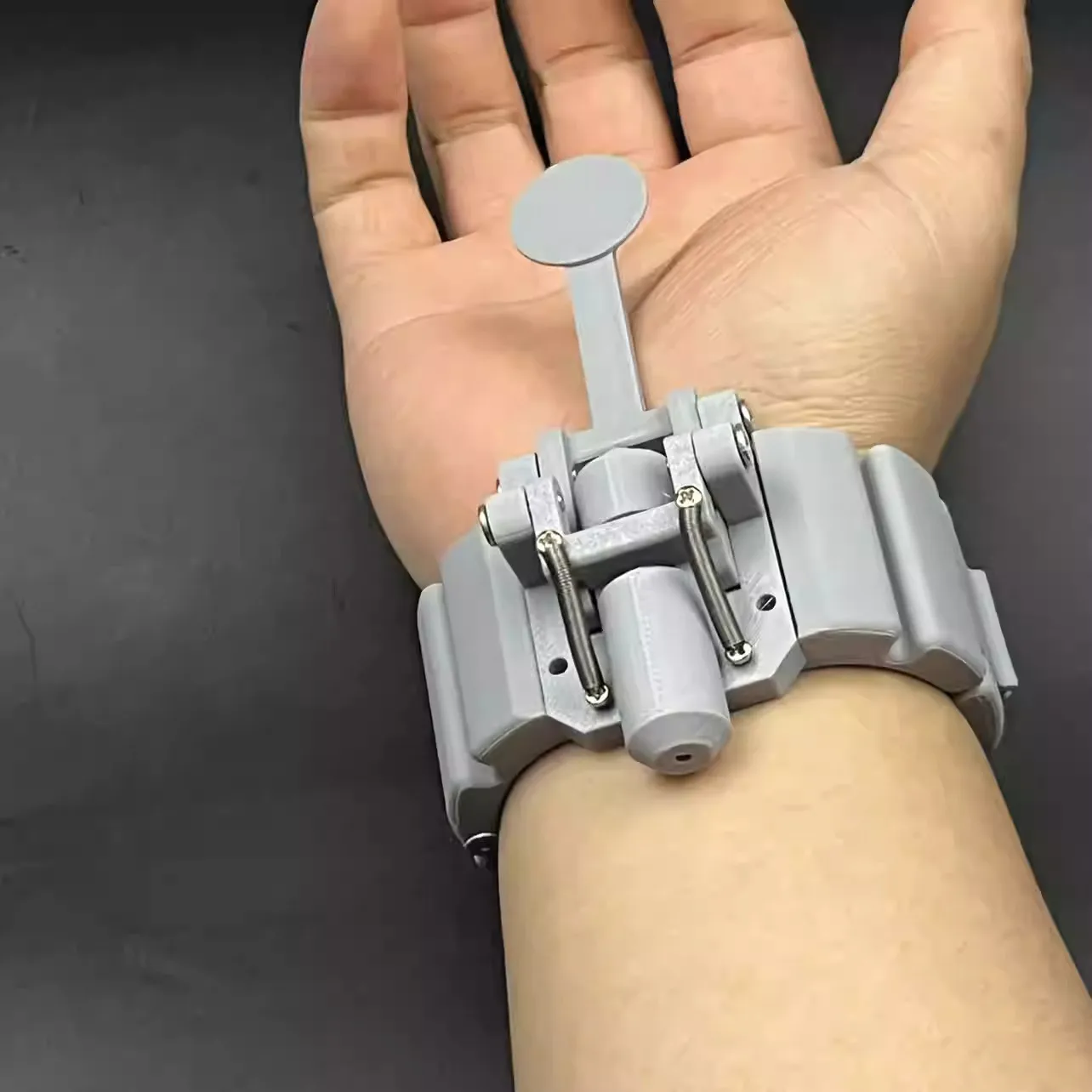 3D Printed Spring-loaded Web Shooter Wrist Launcher,Children Toys,Christmas Gift
3D Printed Spring-loaded Web Shooter Wrist Launcher,Children Toys,Christmas Gift