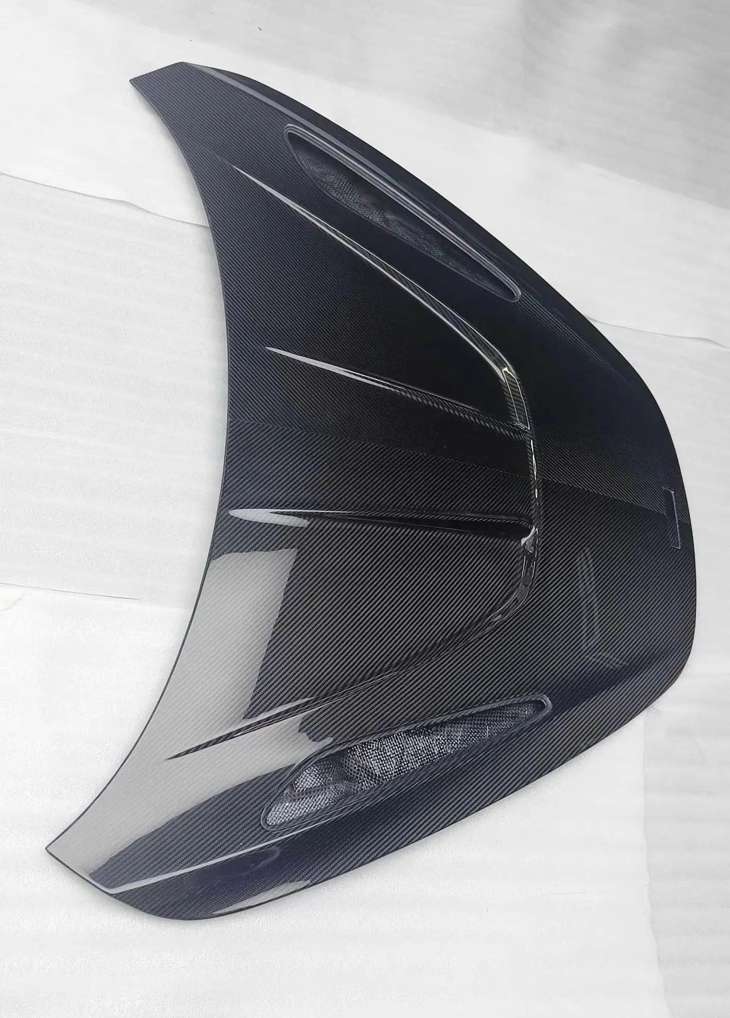 Подходит для модернизации McLaren 720S к комплекту кузова переднего капота R-типа из углеродного волокна.
Подходит для модернизации McLaren 720S к комплекту кузова переднего капота R-типа из углеродного волокна.