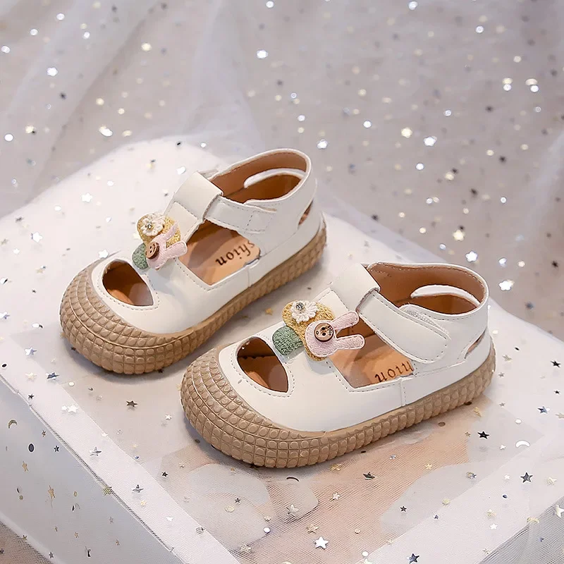 Girls Flat Shoes Toes Capped Cute Mushroom Rabbit Children Sandals for Summer 2025 Summer New Children Beach Shoes Non-slip
Girls Flat Shoes Toes Capped Cute Mushroom Rabbit Children Sandals for Summer 2025 Summer New Children Beach Shoes Non-slip