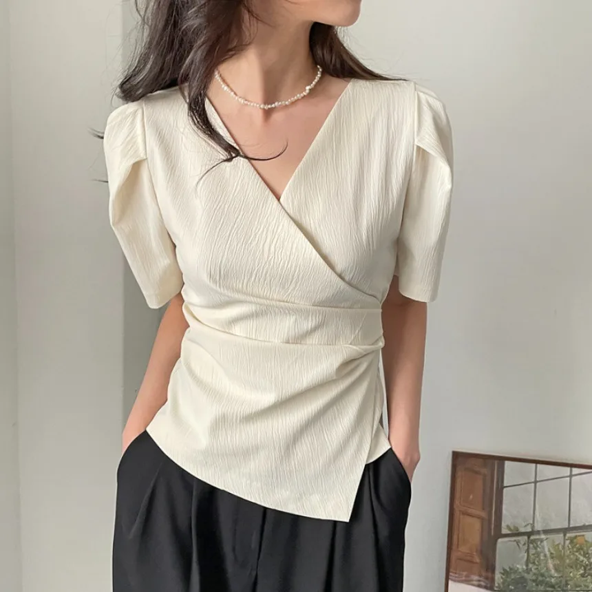 Summer Korean Style Women's Shirt Short Sleeve Pleated V-Neck Irregular Design Breathable Polyester Casual Fashion Top
Summer Korean Style Women's Shirt Short Sleeve Pleated V-Neck Irregular Design Breathable Polyester Casual Fashion Top
