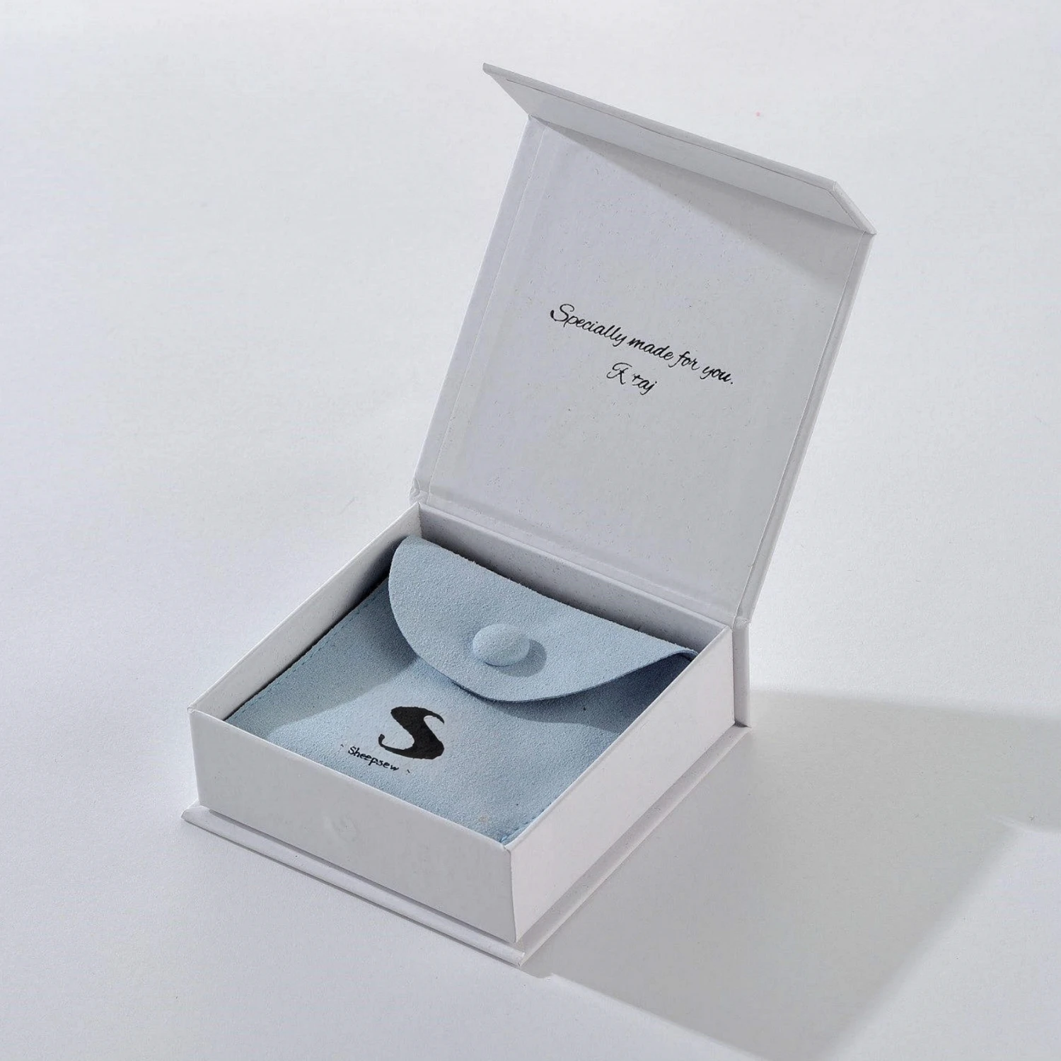 20 шт., подарочные коробки для ювелирных изделий с новым узором, бумажный браслет на заказ, подарочная упаковка для ювелирных изделий, коробка со вставкой для полировки ткани
20 шт., подарочные коробки для ювелирных изделий с новым узором, бумажный браслет на заказ, подарочная упаковка для ювелирных изделий, коробка со вставкой для полировки ткани