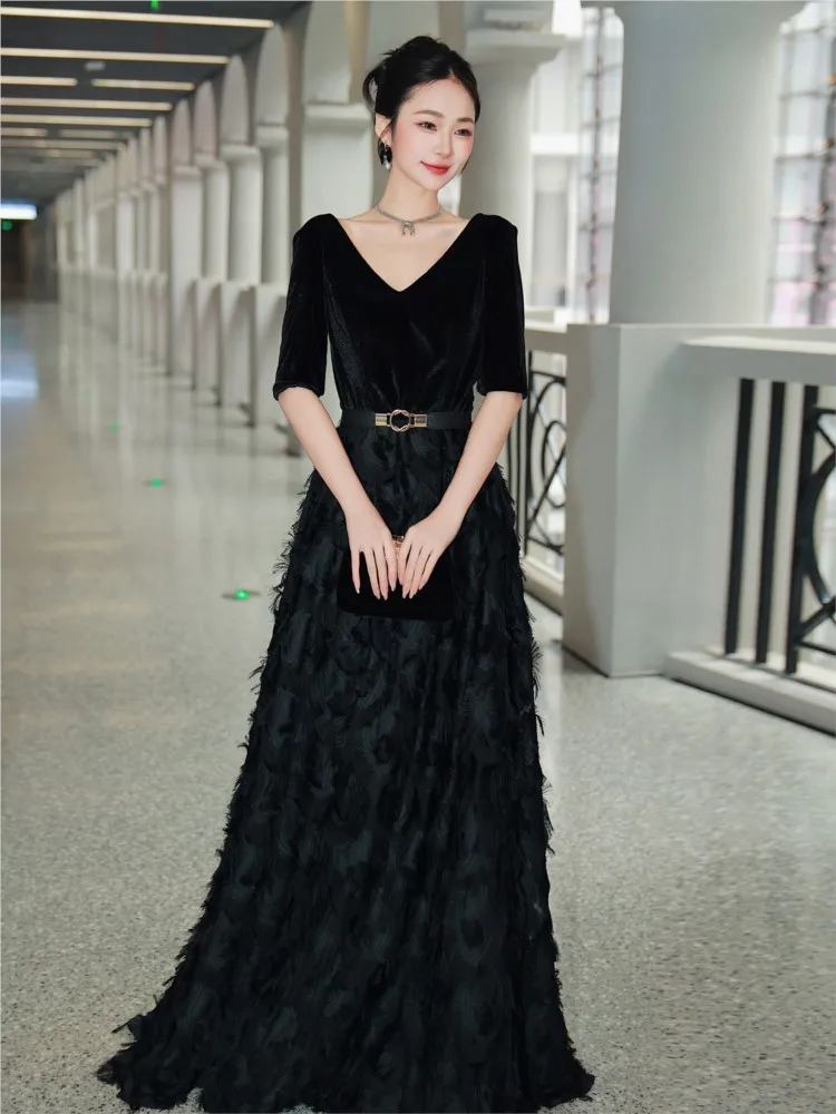 Black velvet collar five-quarter sleeve grand hem elegant banquet dress
Black velvet collar five-quarter sleeve grand hem elegant banquet dress