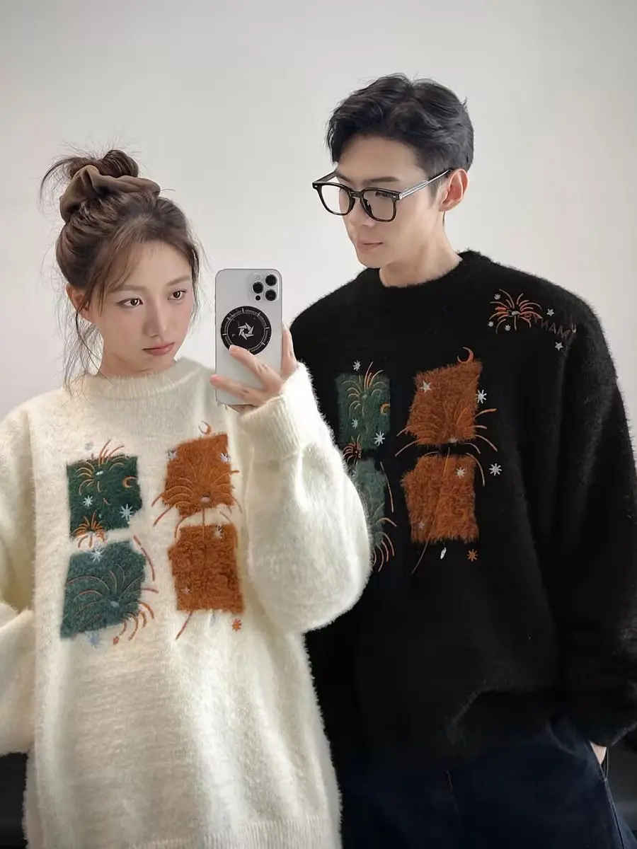 Свитер свободного кроя с круглым вырезом, мягкий, в американском стиле, вязаный, из норкового бархата, с вышивкой в виде фейерверка, парный, на Новый год 2026
Свитер свободного кроя с круглым вырезом, мягкий, в американском стиле, вязаный, из норкового бархата, с вышивкой в виде фейерверка, парный, на Новый год 2026