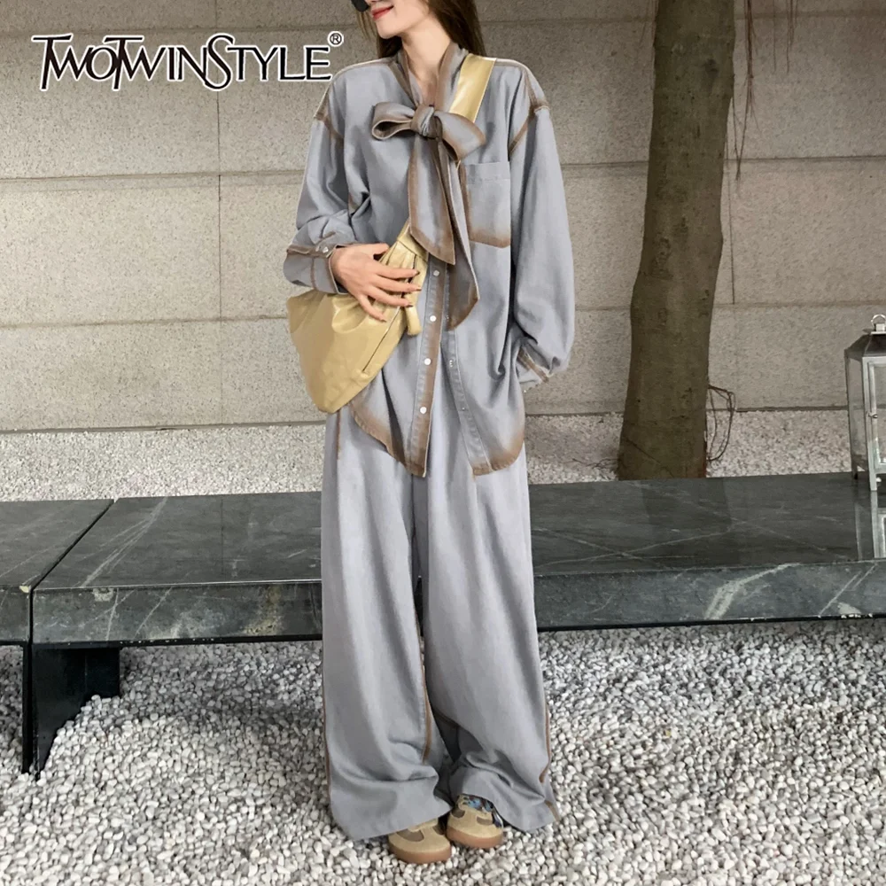 TWOTWINSTYLE Gray Spliced Lace Up Two Piece Set Female V Neck Long Sleeve Shirt Loose Casual Women's Long Pants Set Summer New
TWOTWINSTYLE Gray Spliced Lace Up Two Piece Set Female V Neck Long Sleeve Shirt Loose Casual Women's Long Pants Set Summer New