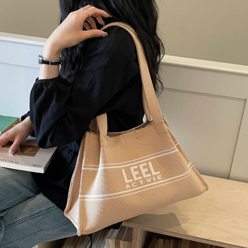 Vintage Original Diaper Bag High-End Minimalist Tote Fashionable Shoulder Handbag for Ladies Unique Leisure Classic Square
Vintage Original Diaper Bag High-End Minimalist Tote Fashionable Shoulder Handbag for Ladies Unique Leisure Classic Square