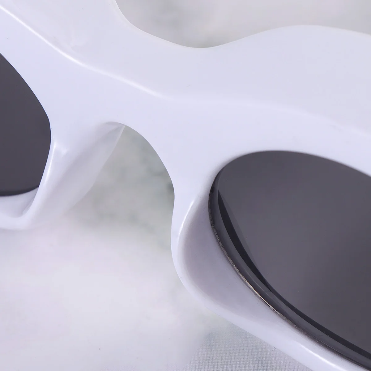 Wide Frame Sunglasses Lightweight Vintage Small Shades Driving Outdoor Activities Rectangle UV Protection Quality Material
Wide Frame Sunglasses Lightweight Vintage Small Shades Driving Outdoor Activities Rectangle UV Protection Quality Material