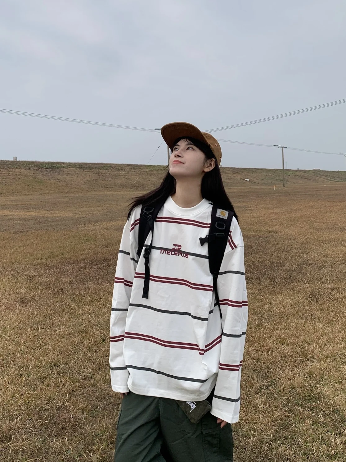 Американский ретро-футболка свободного кроя с круглым вырезом и полосатым принтом, повседневный топ для мужчин и женщин, из чистого хлопка, очень удобный
Американский ретро-футболка свободного кроя с круглым вырезом и полосатым принтом, повседневный топ для мужчин и женщин, из чистого хлопка, очень удобный