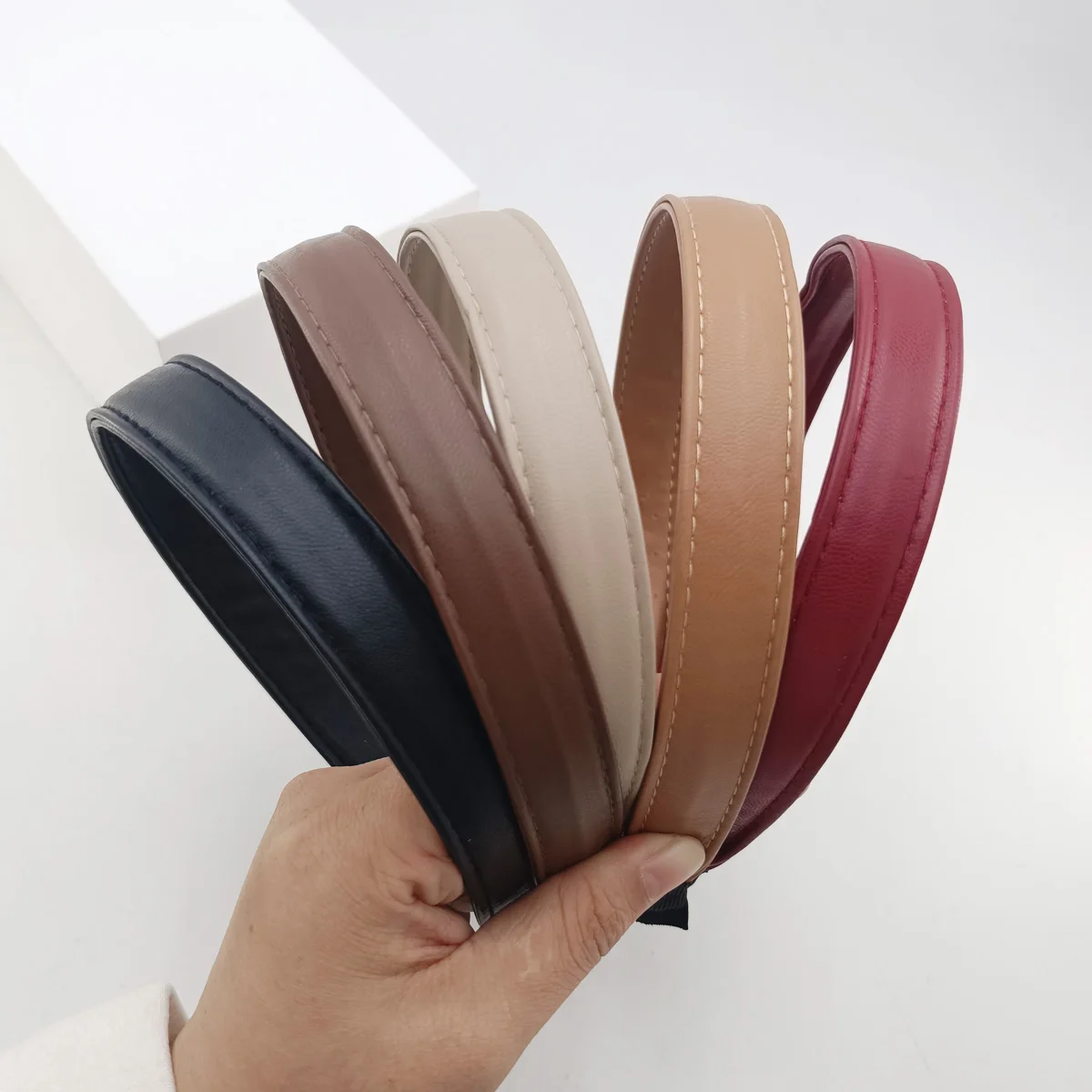 1/2/3/5 шт., простая кожаная повязка на голову с узкими краями для женщин, элегантная простая повязка на голову для мытья лица, повязка на голову для девочек, аксессуары для волос
1/2/3/5 шт., простая кожаная повязка на голову с узкими краями для женщин, элегантная простая повязка на голову для мытья лица, повязка на голову для девочек, аксессуары для волос