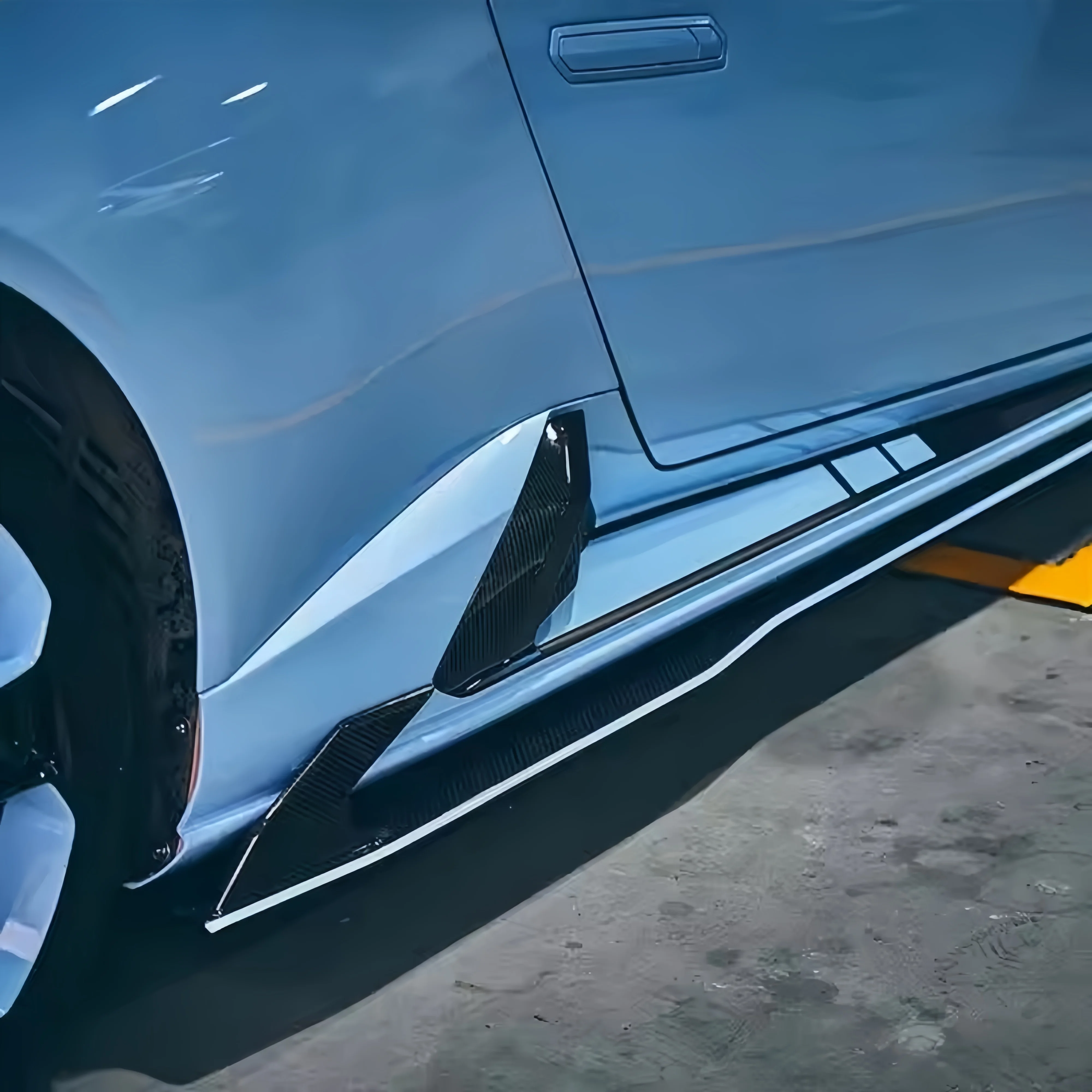 Suitable for Lamborghini Huracan EVO Upgraded PK Style High-quality Dry Carbon Fiber Side Skirts, Car Skirts, Body Parts
Suitable for Lamborghini Huracan EVO Upgraded PK Style High-quality Dry Carbon Fiber Side Skirts, Car Skirts, Body Parts