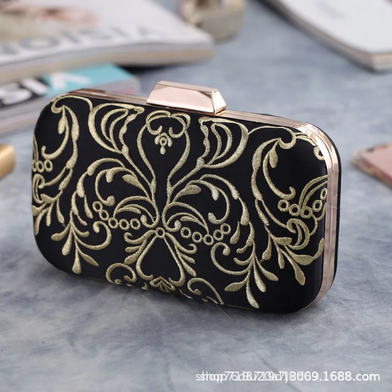 Вечерняя сумка-клатч 2026 в стиле ретро с вышивкой и стразами, модная, для торжественных мероприятий, для платья-ципао, женская, с темпераментом знаменитости
Вечерняя сумка-клатч 2026 в стиле ретро с вышивкой и стразами, модная, для торжественных мероприятий, для платья-ципао, женская, с темпераментом знаменитости