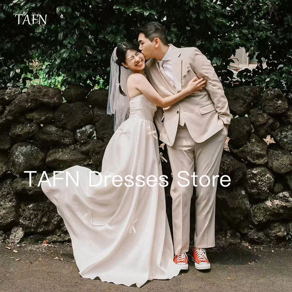 TAFN Simple A Line Soft Satin Wedding Dresses Strapless Ribbons A Line Country Bride Gowns Corset Back Customized Princess
TAFN Simple A Line Soft Satin Wedding Dresses Strapless Ribbons A Line Country Bride Gowns Corset Back Customized Princess