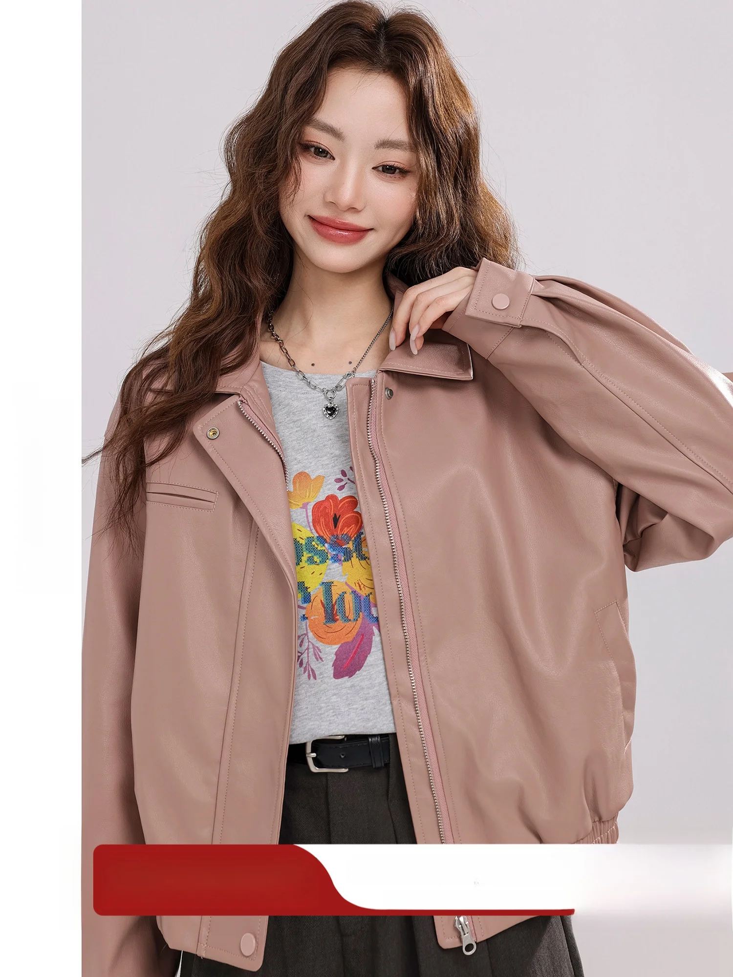 Autumn New Style Women's Loose Fit Collar Leather Jacket Retro Fashion Versatile Long Sleeve Zipper Closure PU Leather Coat
Autumn New Style Women's Loose Fit Collar Leather Jacket Retro Fashion Versatile Long Sleeve Zipper Closure PU Leather Coat