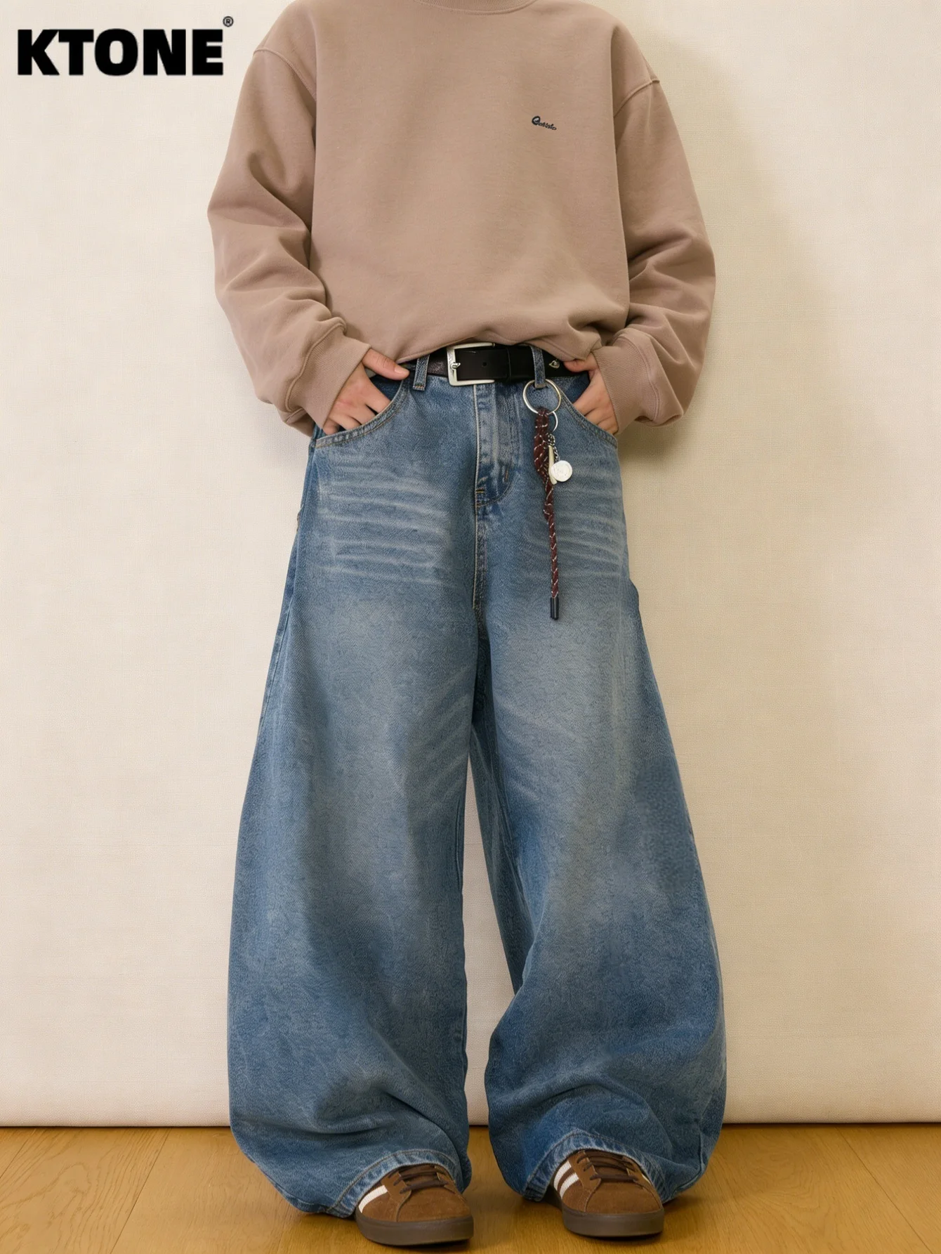 Fashion Blue Men's Baggy Jeans For Man Original Y2K Drip Trend Denim Pants No accessories or belts included
Fashion Blue Men's Baggy Jeans For Man Original Y2K Drip Trend Denim Pants No accessories or belts included