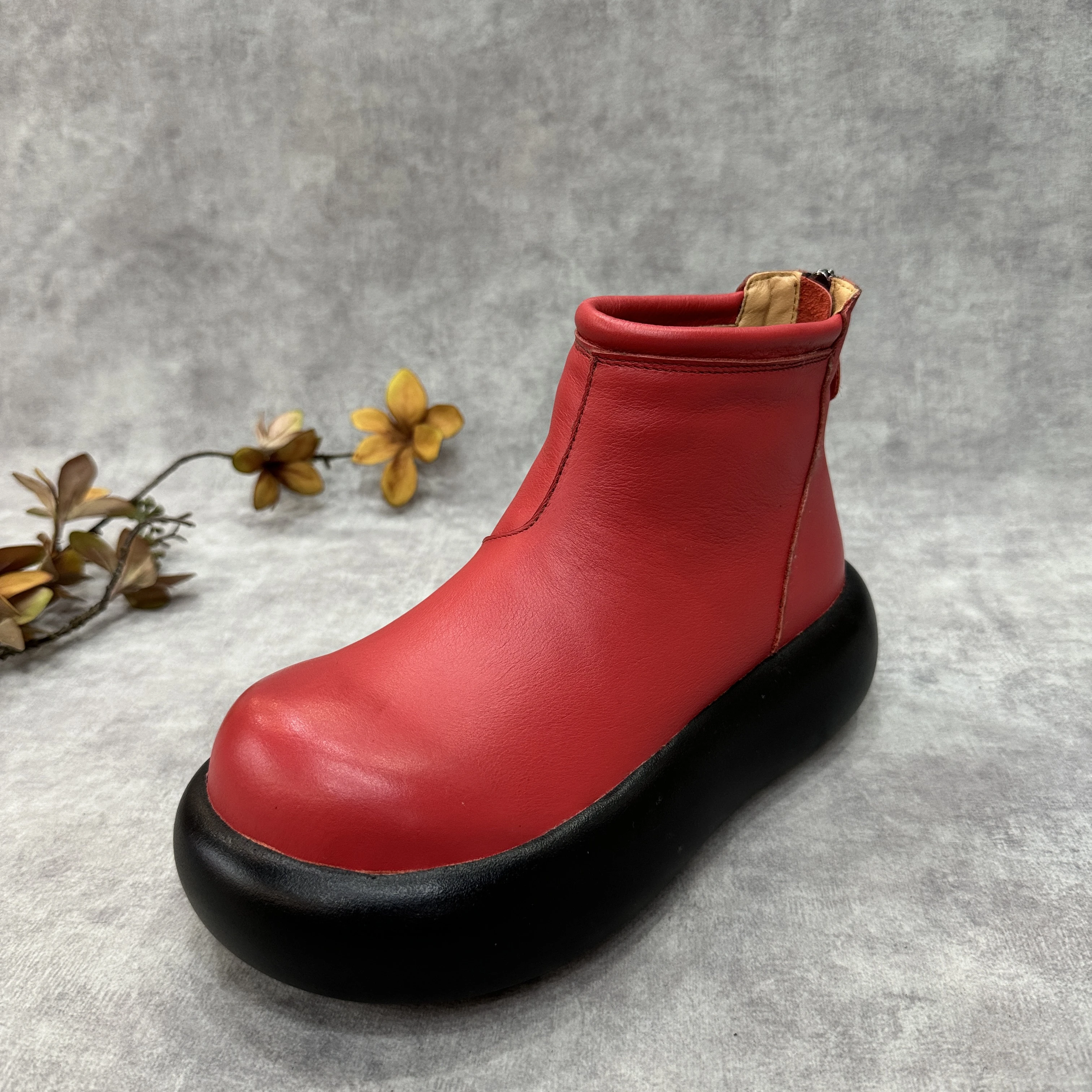 Birkuir/женские зимние ботинки на плоской платформе в стиле ретро, короткие ботинки на молнии сзади, ботильоны ручной работы из натуральной кожи
Birkuir/женские зимние ботинки на плоской платформе в стиле ретро, короткие ботинки на молнии сзади, ботильоны ручной работы из натуральной кожи