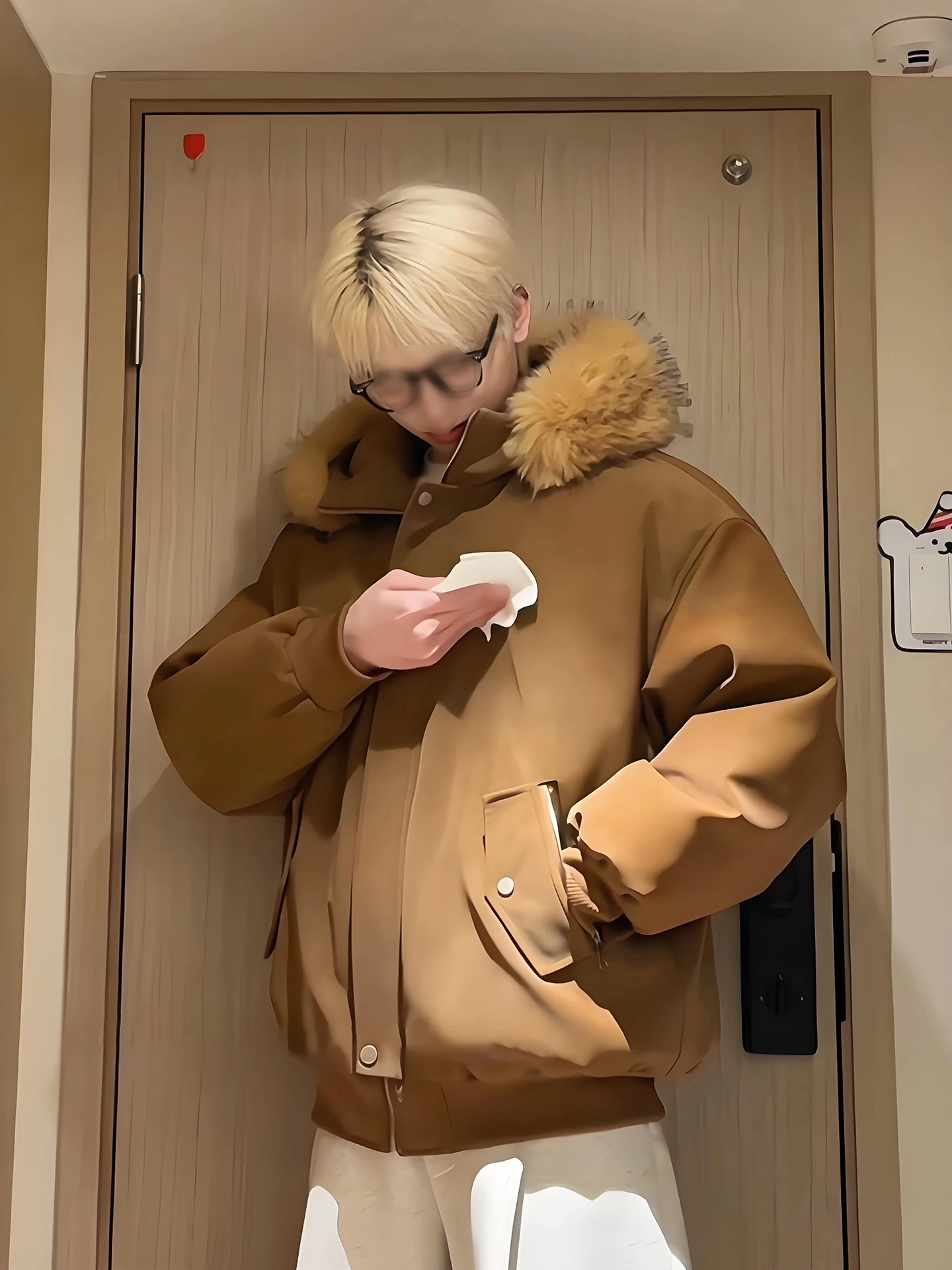 Retro American Sle Men's Winter Jaet Du down Cotton PU Leather ort Coat with Fur Collar Youthful Sle Workwear
Retro American Sle Men's Winter Jaet Du down Cotton PU Leather ort Coat with Fur Collar Youthful Sle Workwear