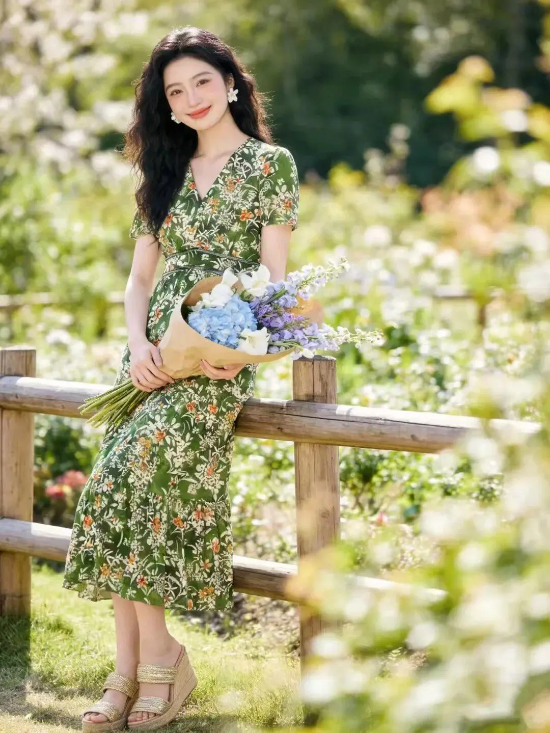 Silk Green Summer Floral Printed Ruffles/Buttons Midi Dress UK 8-UK 14
Silk Green Summer Floral Printed Ruffles/Buttons Midi Dress UK 8-UK 14