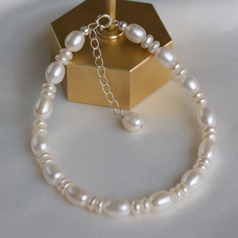 Новые корейские модные украшения, простой браслет из белого натурального пресноводного жемчуга, женский повседневный дикий браслет, милые украшения для девочек
Новые корейские модные украшения, простой браслет из белого натурального пресноводного жемчуга, женский повседневный дикий браслет, милые украшения для девочек