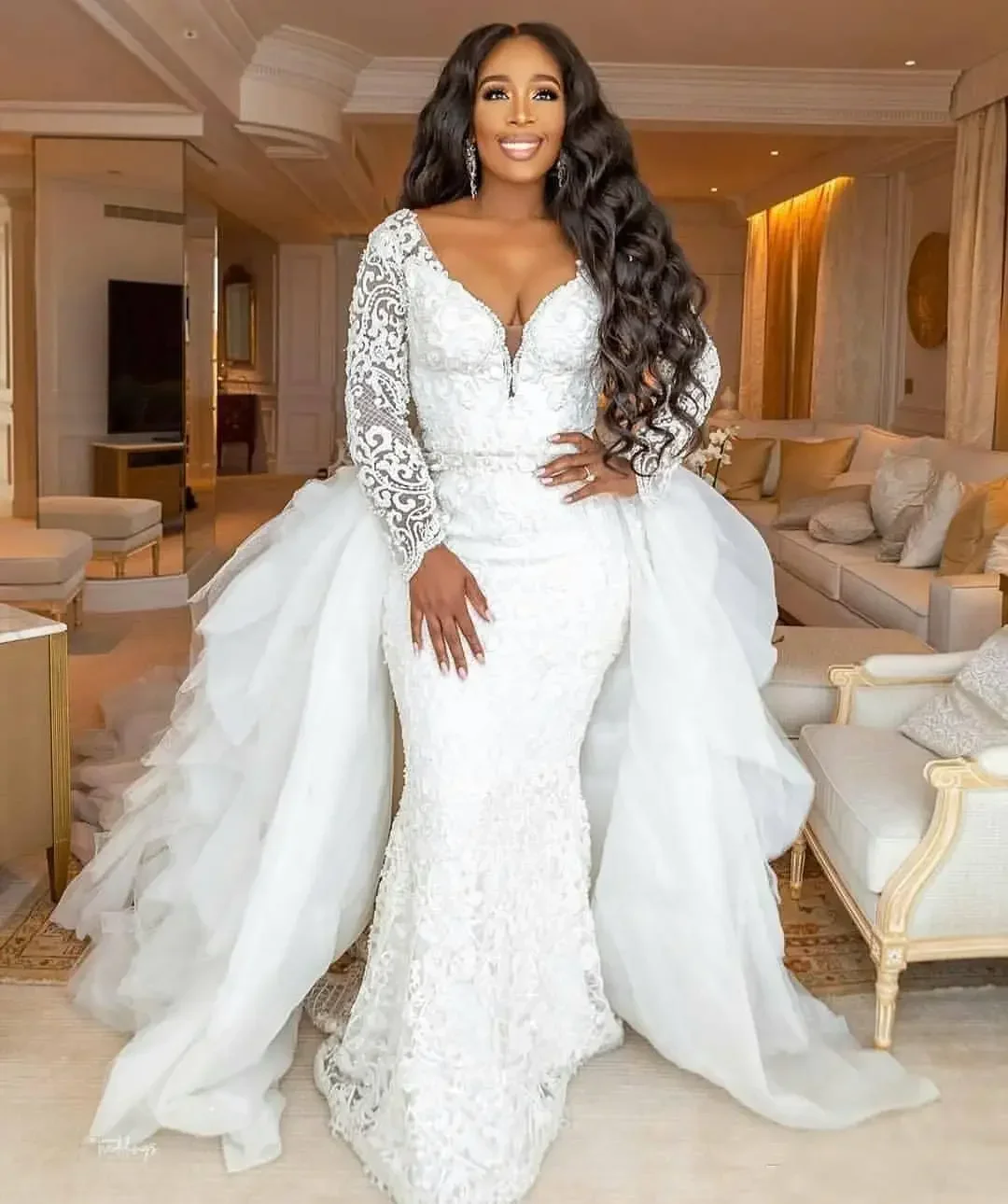 Customized Deep V Neck Lace Mermaid Wedding Dresses With Cathedral Detachable Train Tiered African Robe De Mariée 2025
Customized Deep V Neck Lace Mermaid Wedding Dresses With Cathedral Detachable Train Tiered African Robe De Mariée 2025