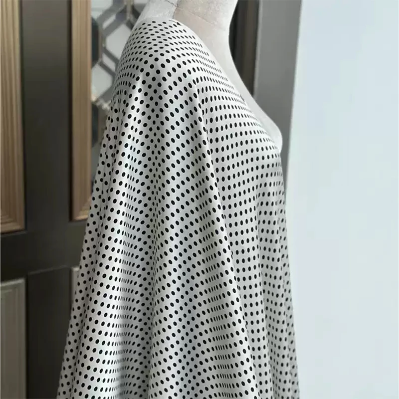 1 meter 100% Mulberry Silk 19 momme Silk Fabric Cream-white with Black Points Printed 136cm 53" wide by the yard JN816
1 meter 100% Mulberry Silk 19 momme Silk Fabric Cream-white with Black Points Printed 136cm 53" wide by the yard JN816