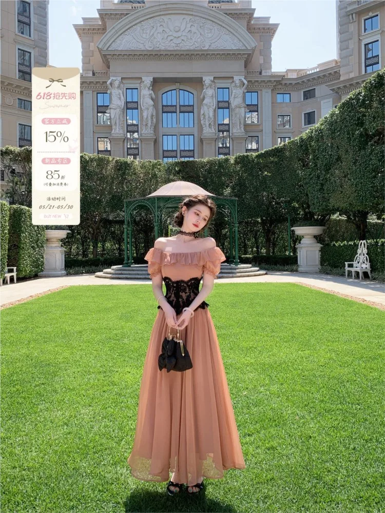New fashionable form-fitting lace waist-cinching long dress
New fashionable form-fitting lace waist-cinching long dress