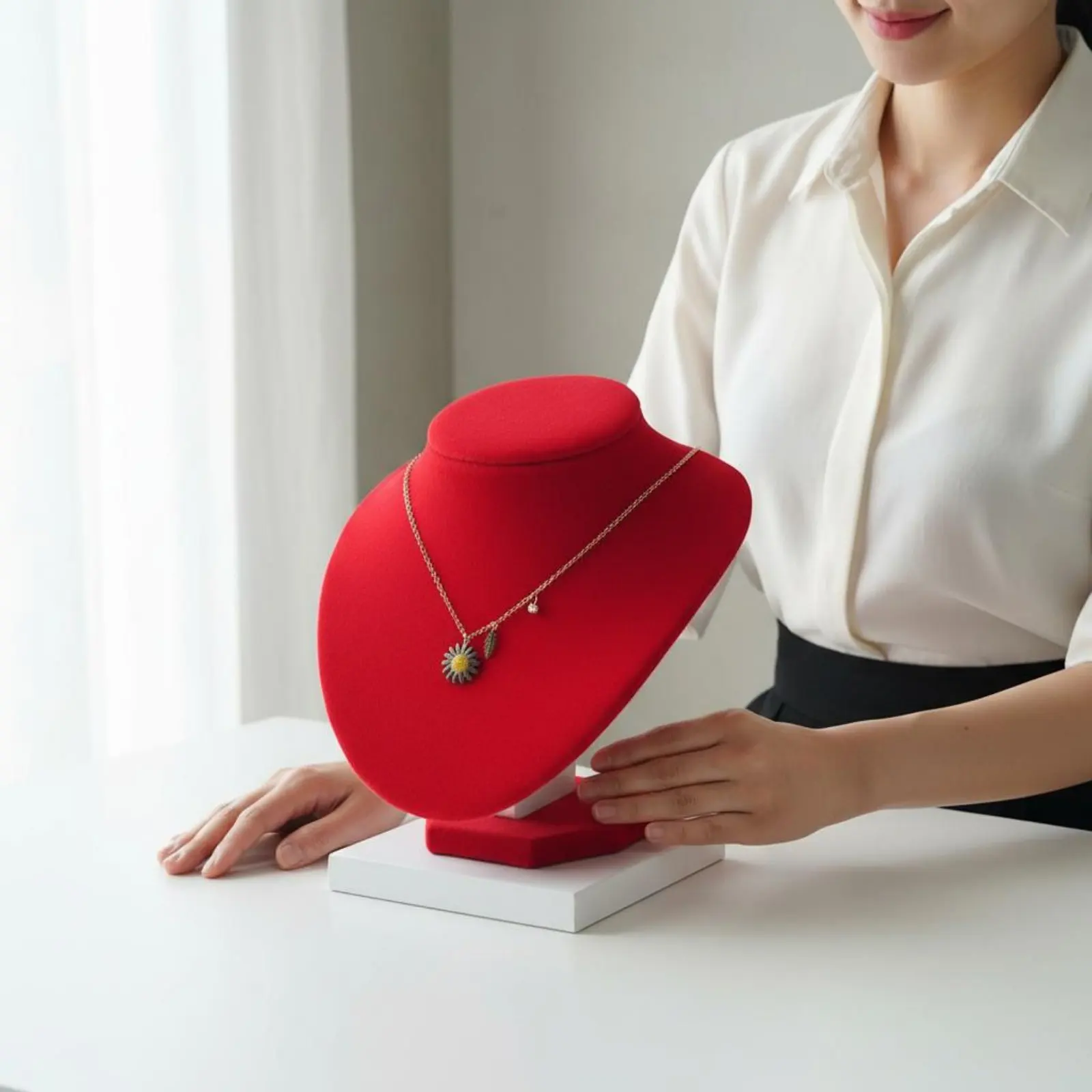 Angled Neck Necklace Display Bust Elegant Design Red Plush Jewelry Mannequin Neckpiece Display Stand Lightweight & Portable
Angled Neck Necklace Display Bust Elegant Design Red Plush Jewelry Mannequin Neckpiece Display Stand Lightweight & Portable