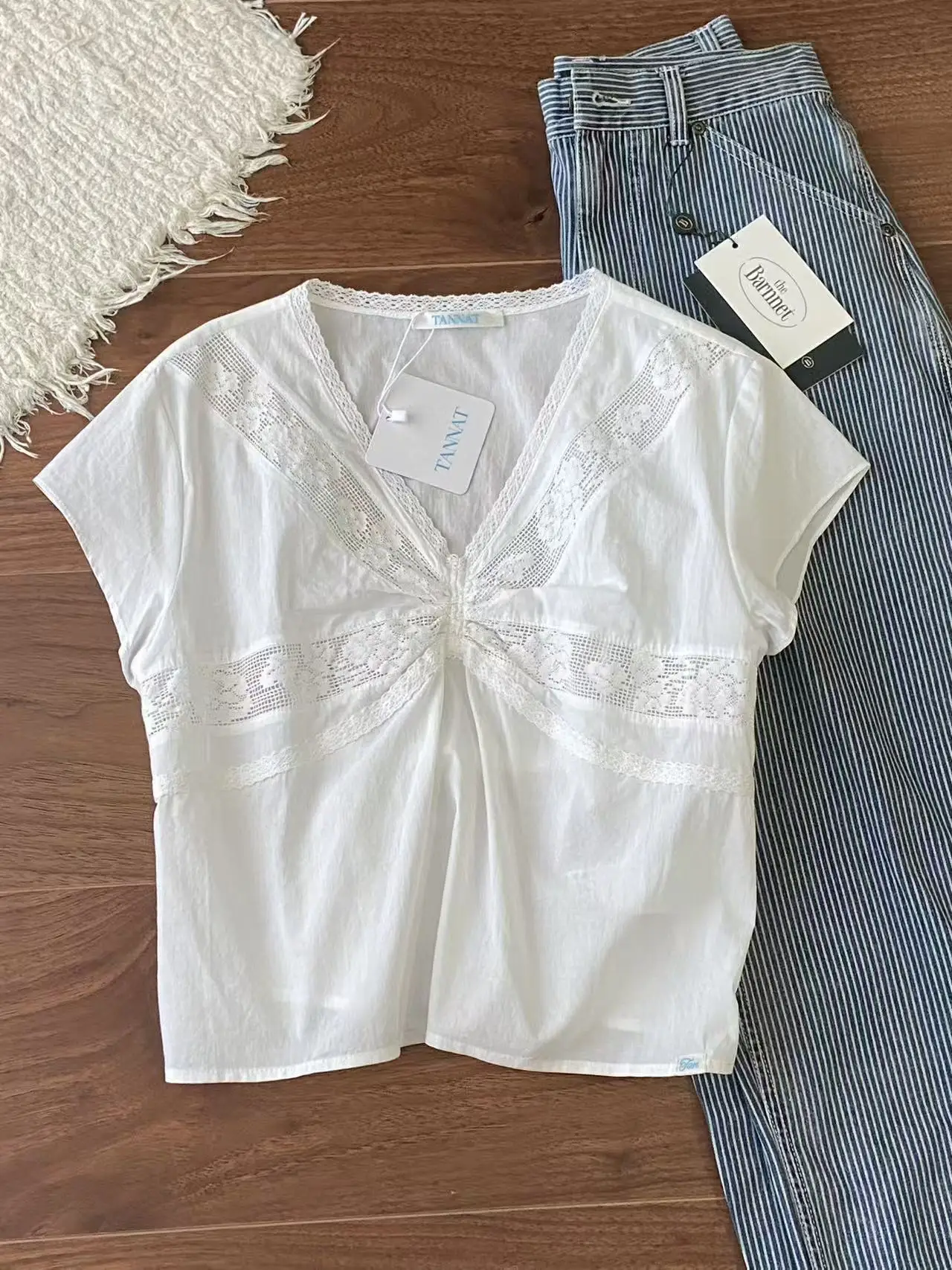 Sweet Style Lace Shirt with Belt Waist Cinching Flying Sleeves V Neck Short Cotton Breathable Slimming Women's Top
Sweet Style Lace Shirt with Belt Waist Cinching Flying Sleeves V Neck Short Cotton Breathable Slimming Women's Top