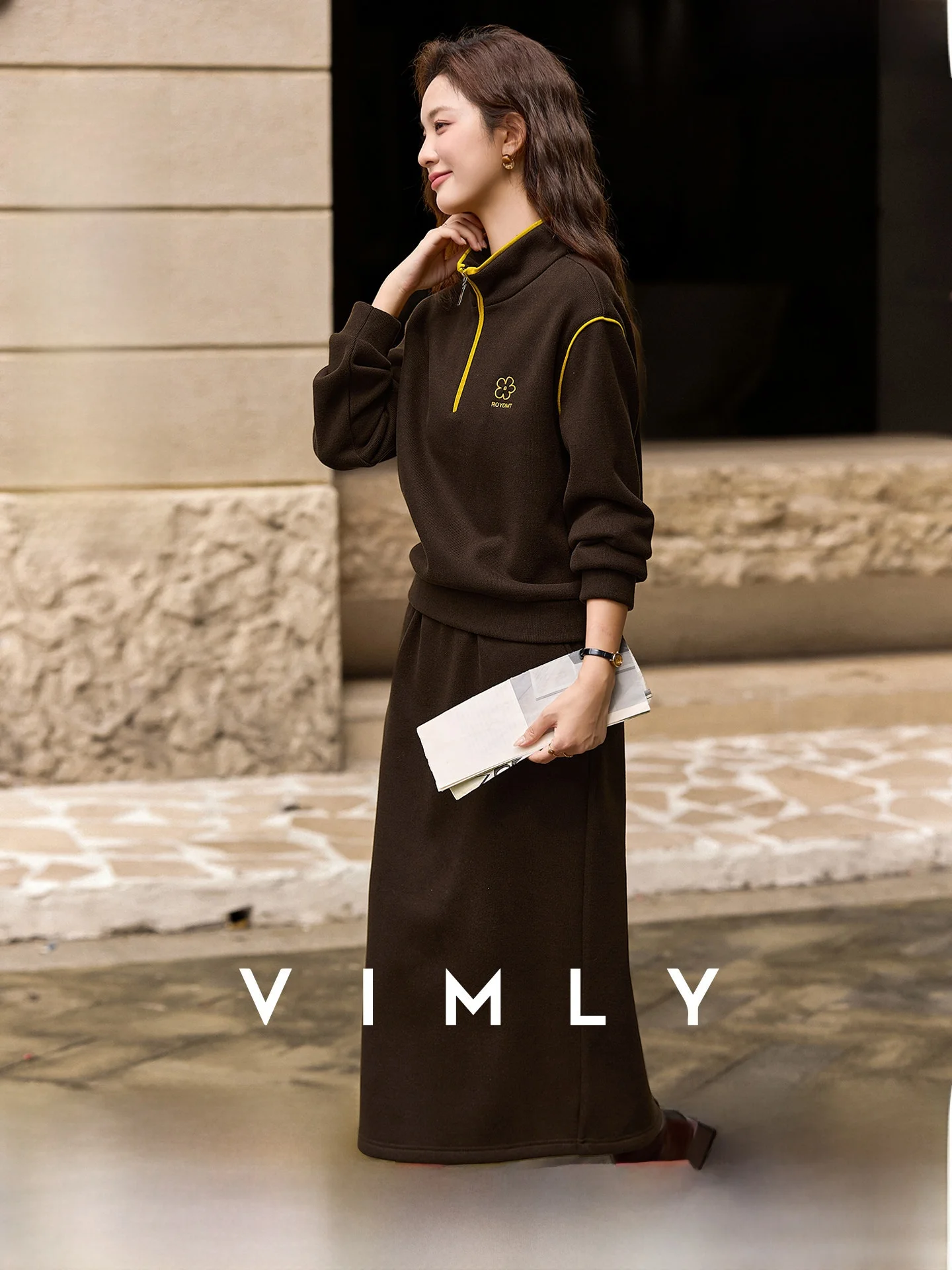 Fashionable Coffee Zipped Hoodie And Skirt Set Women's Spring Style Stand Collar Top Half Skirt Two Piece Set Casual Wear
Fashionable Coffee Zipped Hoodie And Skirt Set Women's Spring Style Stand Collar Top Half Skirt Two Piece Set Casual Wear