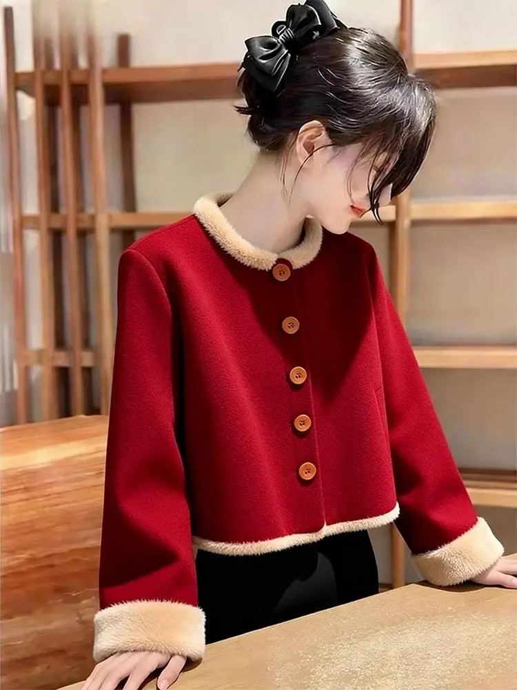 Elegant Short Retro Style Coat round Neck Single Button Winter Outerwear Cleanfit Pure Color Thickened Long Sleeve Loose Fit
Elegant Short Retro Style Coat round Neck Single Button Winter Outerwear Cleanfit Pure Color Thickened Long Sleeve Loose Fit