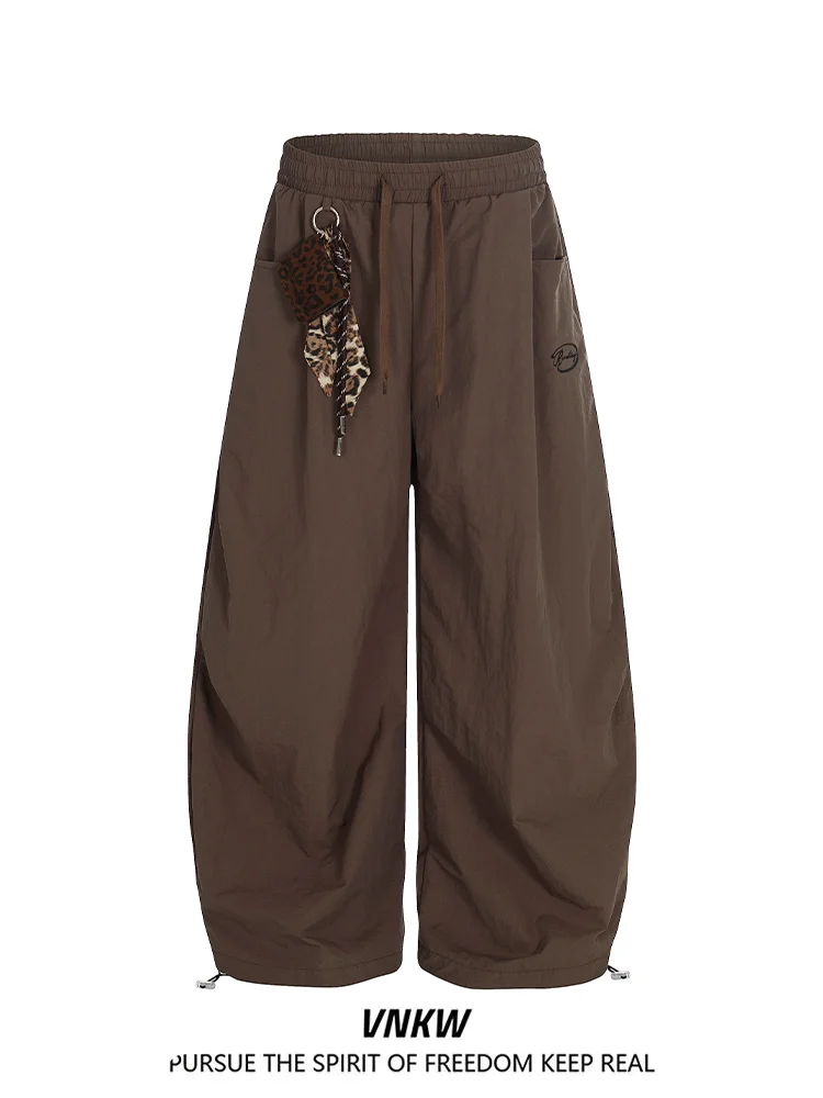 Мужские спортивные брюки свободного кроя American Sle, широкие штаны для уличных танцев, прямые, быстросохнущие, с завязками
Мужские спортивные брюки свободного кроя American Sle, широкие штаны для уличных танцев, прямые, быстросохнущие, с завязками