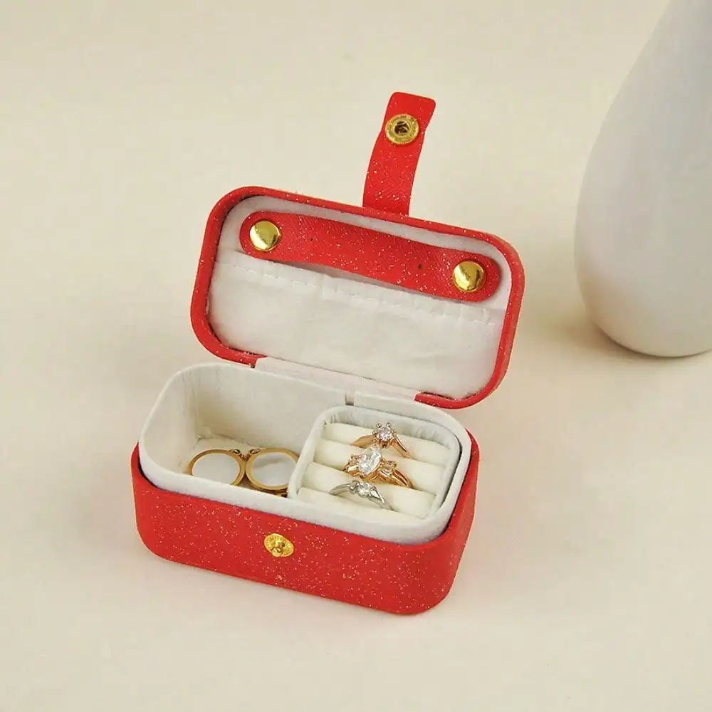 1pc White Jewelry Box, Portable Travel Organizer, Mini Storage Case With Snap Button, For Rings, Earrings & Necklaces
1pc White Jewelry Box, Portable Travel Organizer, Mini Storage Case With Snap Button, For Rings, Earrings & Necklaces