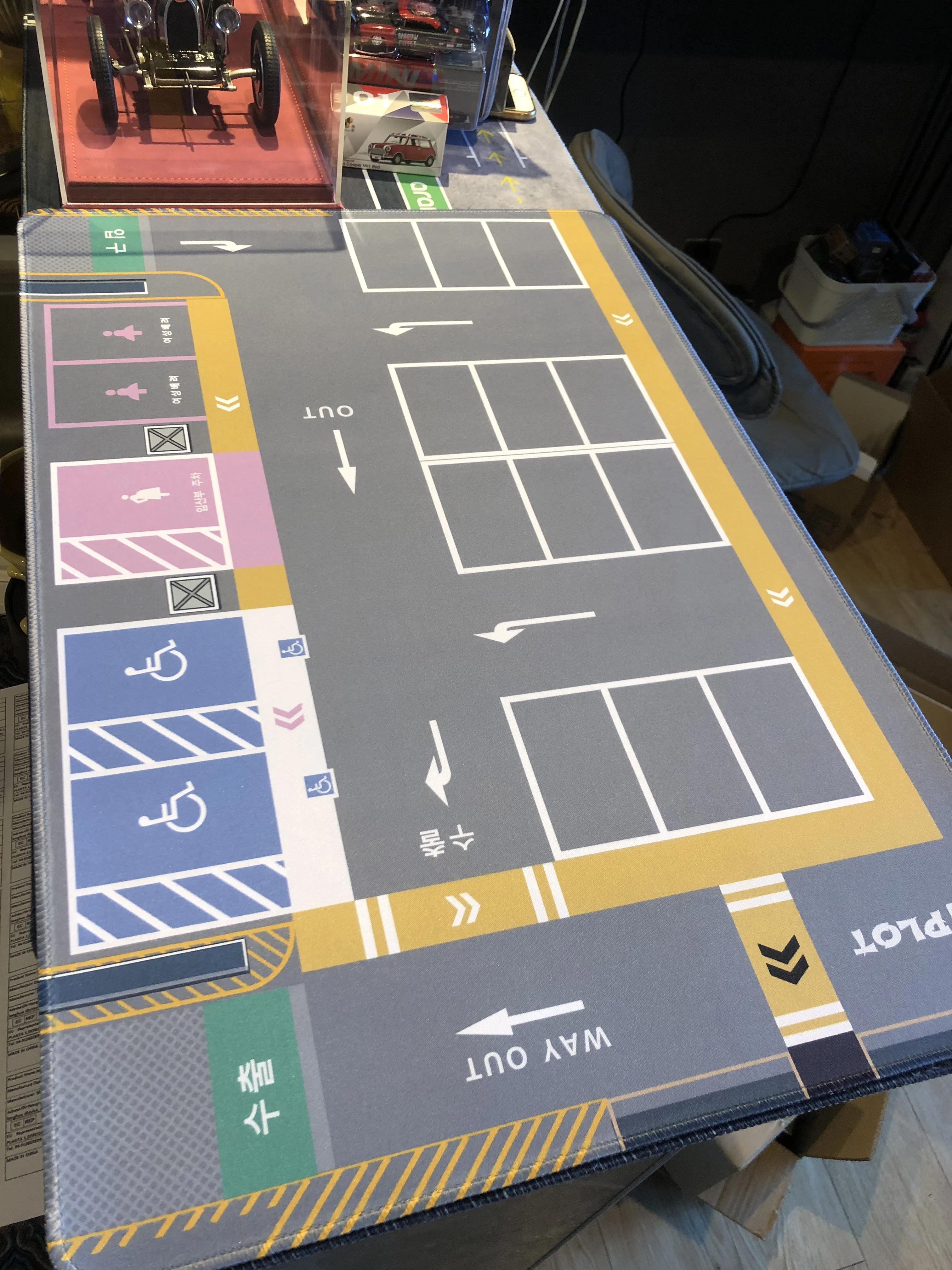 Plot 1/64 scale large mouse pad Parking lot in South Korea Display Toy Model cars not included 60cm*40cm
Plot 1/64 scale large mouse pad Parking lot in South Korea Display Toy Model cars not included 60cm*40cm