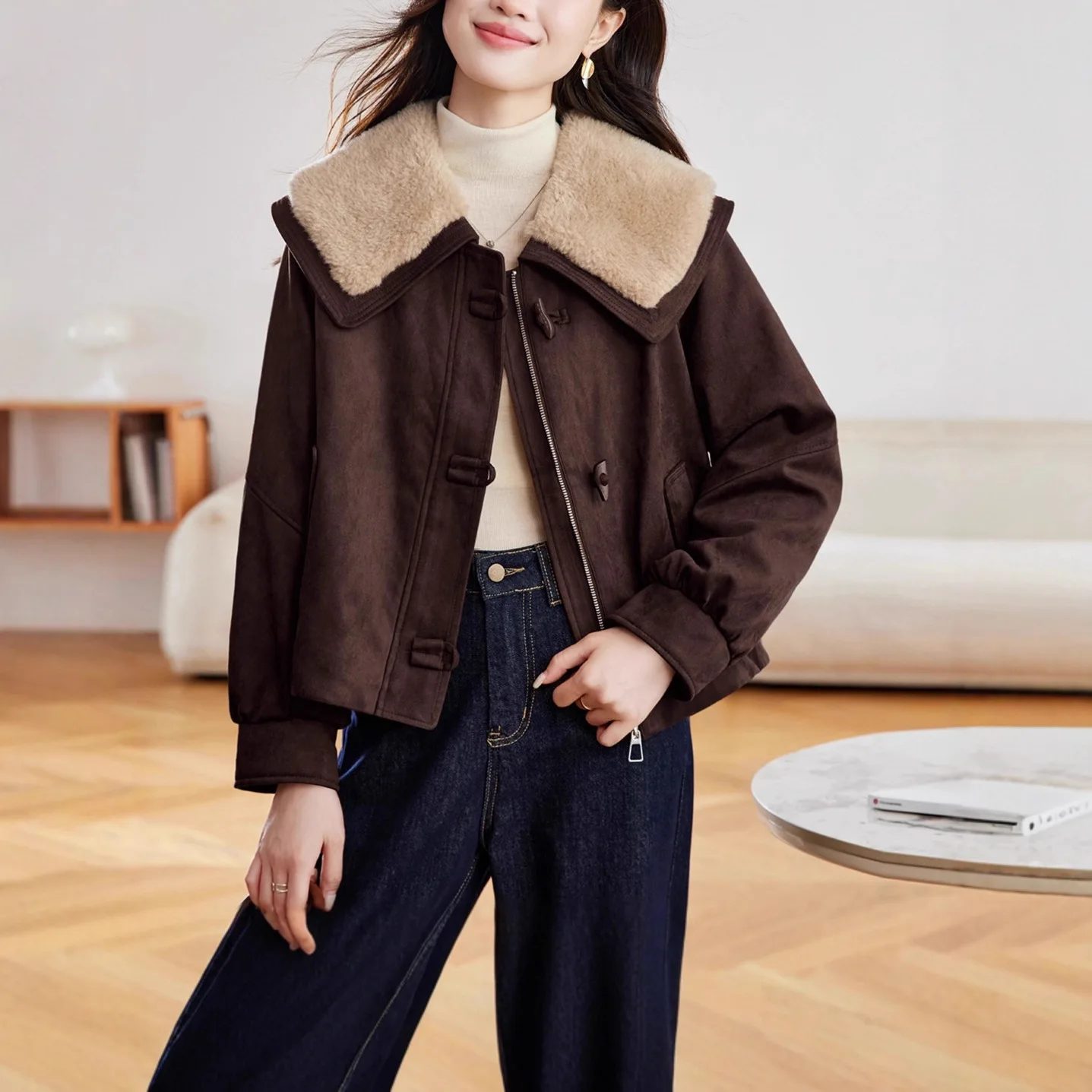 Fleece-Lined Thickened Lamb Wool Large Lapel Coat 2026 Autumn Winter New Suede Jacket With Horn Buttons For Women
Fleece-Lined Thickened Lamb Wool Large Lapel Coat 2026 Autumn Winter New Suede Jacket With Horn Buttons For Women
