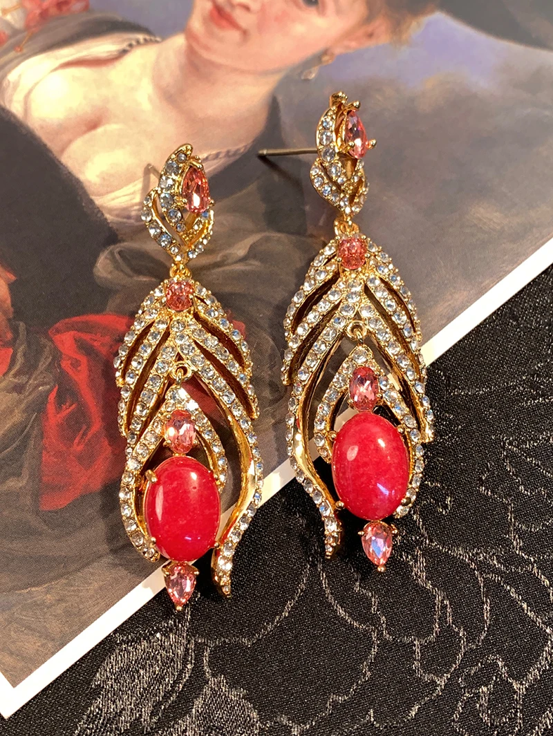 Vintage court style earrings red stone feather elegant shoulder-sweeping long earrings
Vintage court style earrings red stone feather elegant shoulder-sweeping long earrings