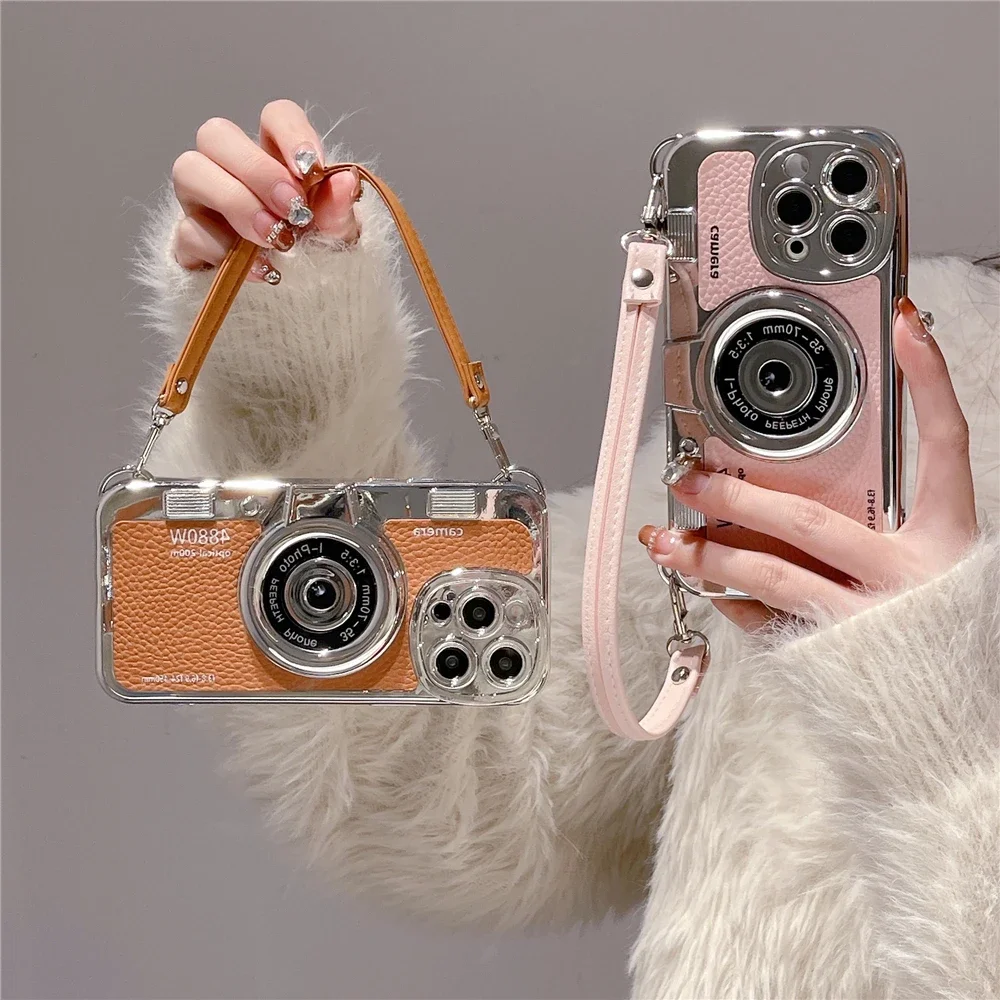 Luxury Retro Stereo Camera Hand with Lanyard Phone Case For iPhone 16 15 14 13 12 11 17 Pro Max Leather Pattern Case
Luxury Retro Stereo Camera Hand with Lanyard Phone Case For iPhone 16 15 14 13 12 11 17 Pro Max Leather Pattern Case