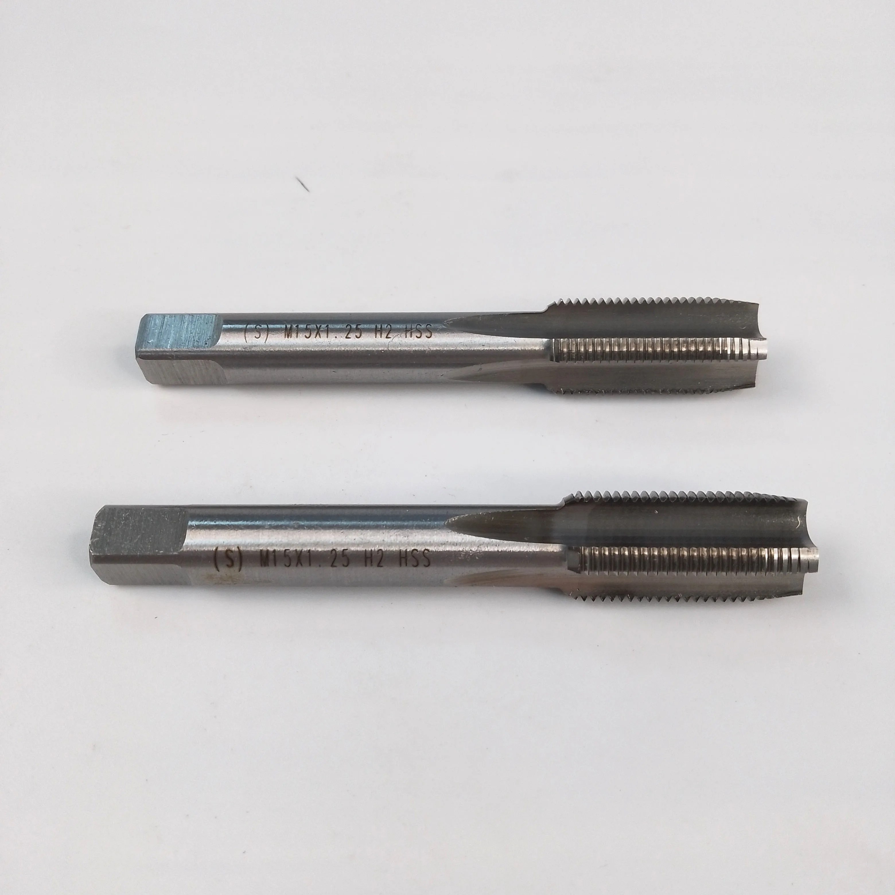 HUAZHICHUN M15*1.25 Metric Hand Tap Thread Tap Pitch Straight Flutes HSS Right Hand Tap (2pcs)
HUAZHICHUN M15*1.25 Metric Hand Tap Thread Tap Pitch Straight Flutes HSS Right Hand Tap (2pcs)