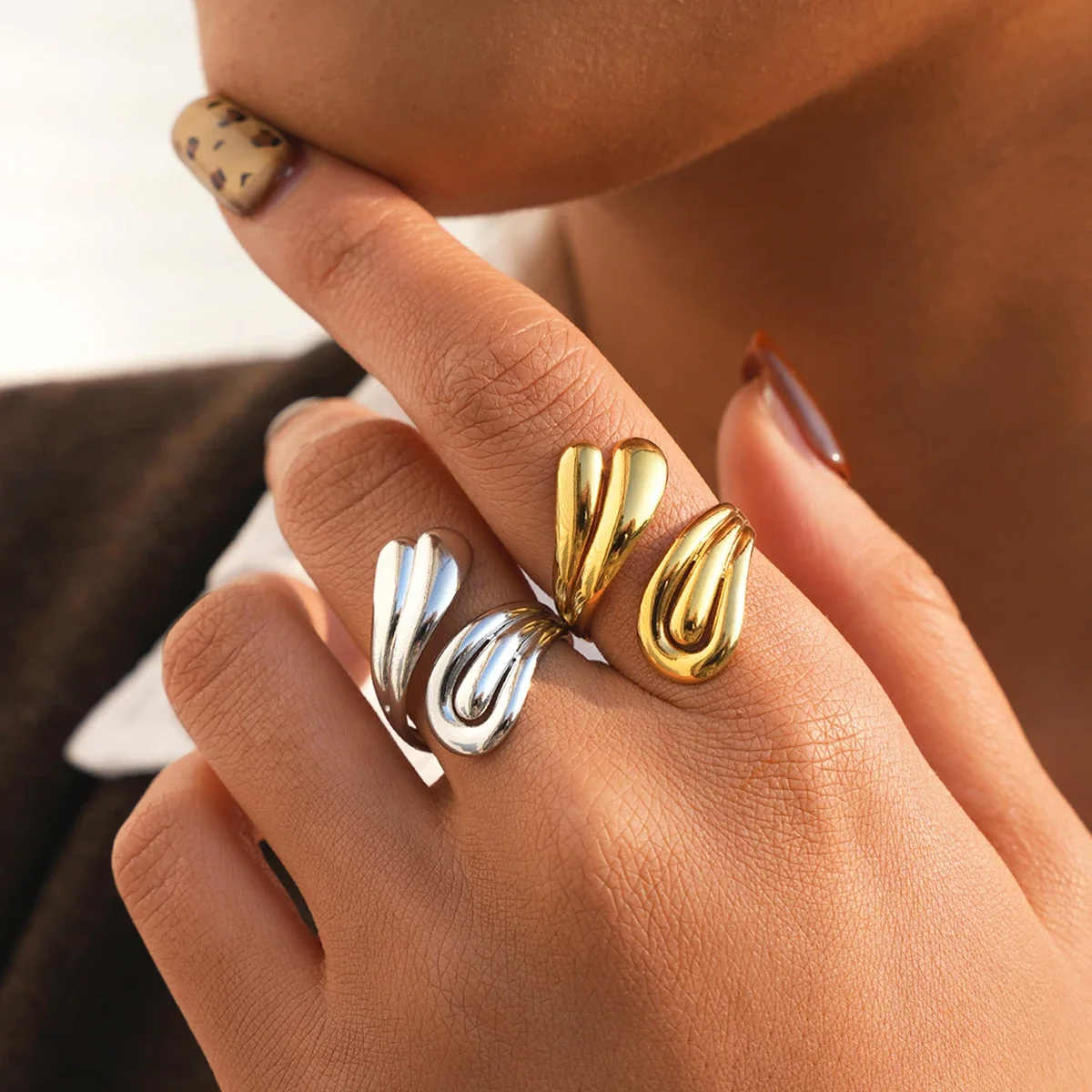 New Fashion Trend Unique Design Elegant Delicate Water Drop Geometric Opening Adjustable Ring Women Jewelry Party Premium Gifts
New Fashion Trend Unique Design Elegant Delicate Water Drop Geometric Opening Adjustable Ring Women Jewelry Party Premium Gifts