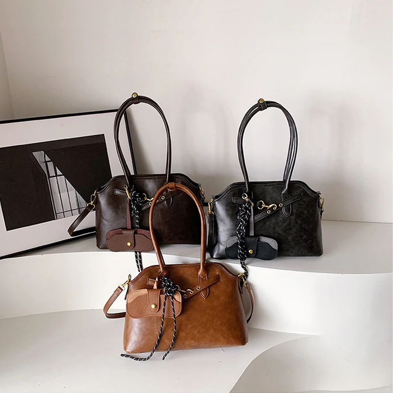Women's Shoulder Bags Retro Leather Simple Versatile Large Capacity Crossbody Bags Luxury Brand Bags Winter French New Handbags
Women's Shoulder Bags Retro Leather Simple Versatile Large Capacity Crossbody Bags Luxury Brand Bags Winter French New Handbags