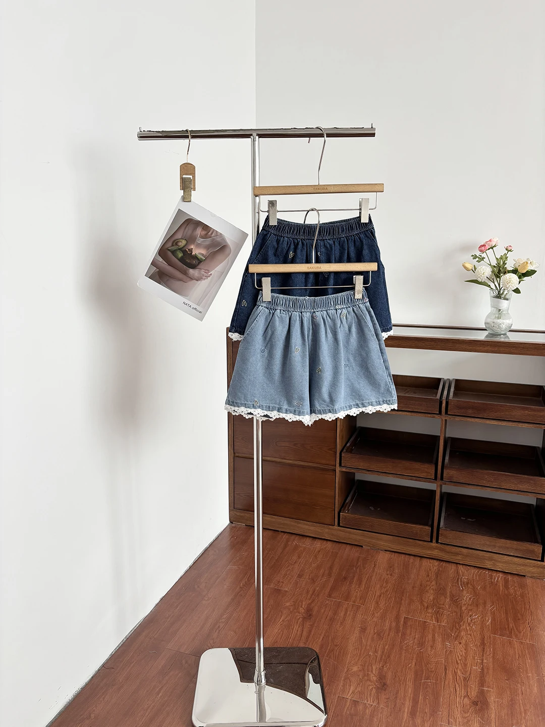 High Waist Wide Leg Short Jeans Women's Lace Trimmed Denim Shorts Retro Style Summer New Arrival Korean Fashion Slimming Elas...
High Waist Wide Leg Short Jeans Women's Lace Trimmed Denim Shorts Retro Style Summer New Arrival Korean Fashion Slimming Elas...