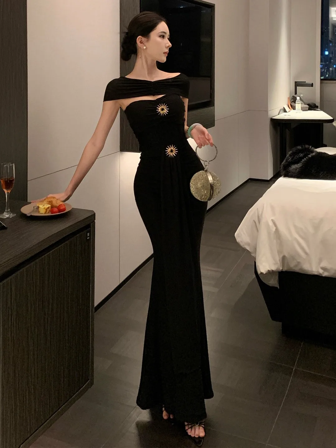 Сексуальное черное женское платье с завязками на шее, приталенное, с эффектом «рыбий хвост», длинное, класса люкс, для дня рождения, весна-осень
Сексуальное черное женское платье с завязками на шее, приталенное, с эффектом «рыбий хвост», длинное, класса люкс, для дня рождения, весна-осень