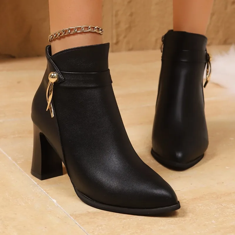 Новые ботильоны, женские осенне-зимние модные ботинки на блочном каблуке с бриллиантовой подвеской на молнии, женские кожаные ботинки с острым носком, модная обувь на каблуке
Новые ботильоны, женские осенне-зимние модные ботинки на блочном каблуке с бриллиантовой подвеской на молнии, женские кожаные ботинки с острым носком, модная обувь на каблуке