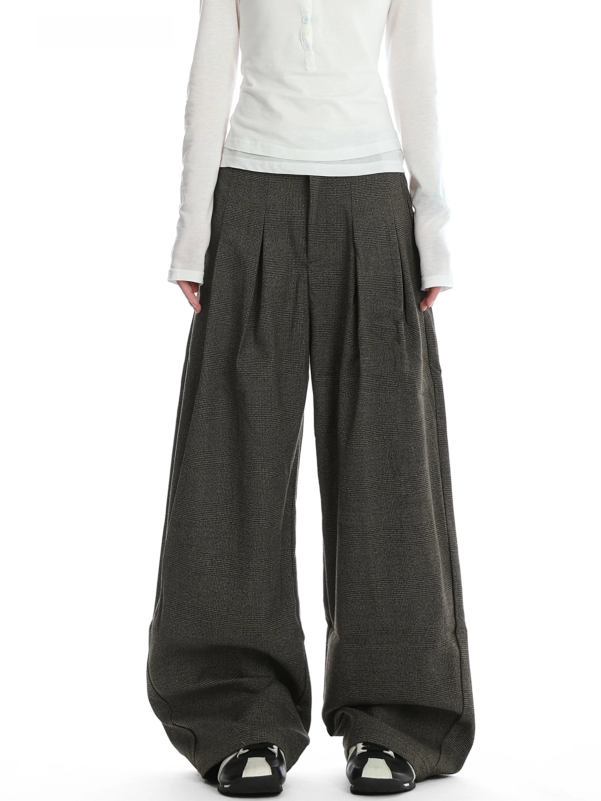 Американские классические однотонные брюки в клетку для женщин, осенне-зимние, винтажные, плиссированные, приталенные, широкие, прямые, повседневные
Американские классические однотонные брюки в клетку для женщин, осенне-зимние, винтажные, плиссированные, приталенные, широкие, прямые, повседневные