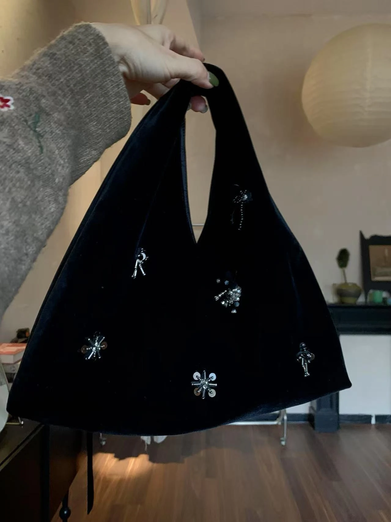 New Chinese Sle Embroidered Velvet Handbag Women's Faionable Trendy Bag Retro Sle Single Handle Clutch Bag ell ape
New Chinese Sle Embroidered Velvet Handbag Women's Faionable Trendy Bag Retro Sle Single Handle Clutch Bag ell ape