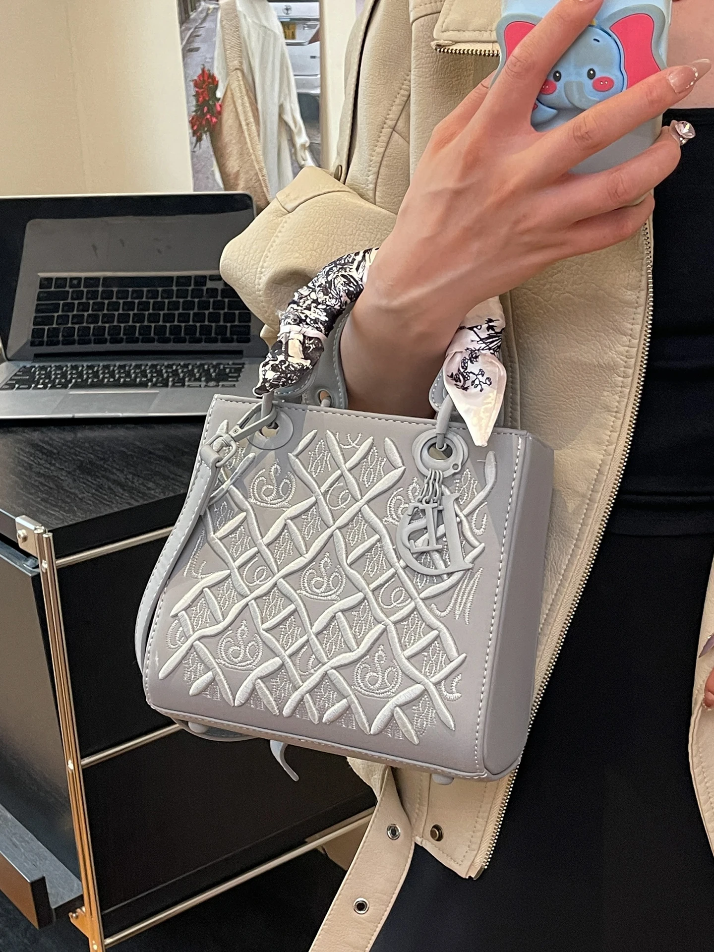 Женская сумка через плечо в клетку с вышивкой, сумка через плечо в стиле ретро, осень-зима, Новое поступление, мягкая сумка из искусственной кожи
Женская сумка через плечо в клетку с вышивкой, сумка через плечо в стиле ретро, осень-зима, Новое поступление, мягкая сумка из искусственной кожи