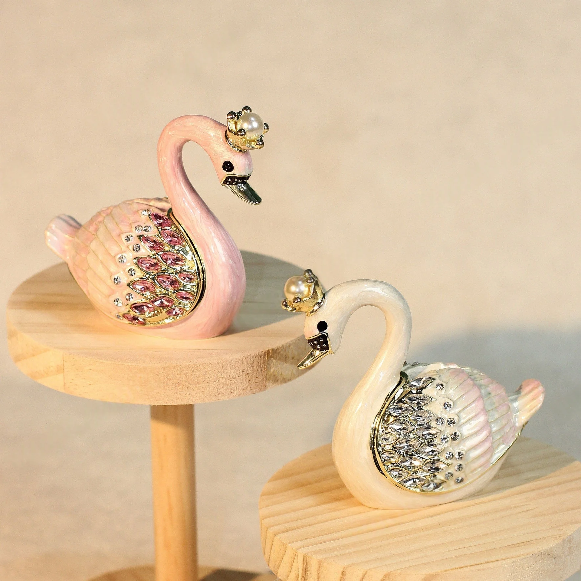 Home Decoration Valentine's Day Gift European Swan Ornament Living Room Diamond Metal Ornament Home Light Luxury Small Ornament
Home Decoration Valentine's Day Gift European Swan Ornament Living Room Diamond Metal Ornament Home Light Luxury Small Ornament