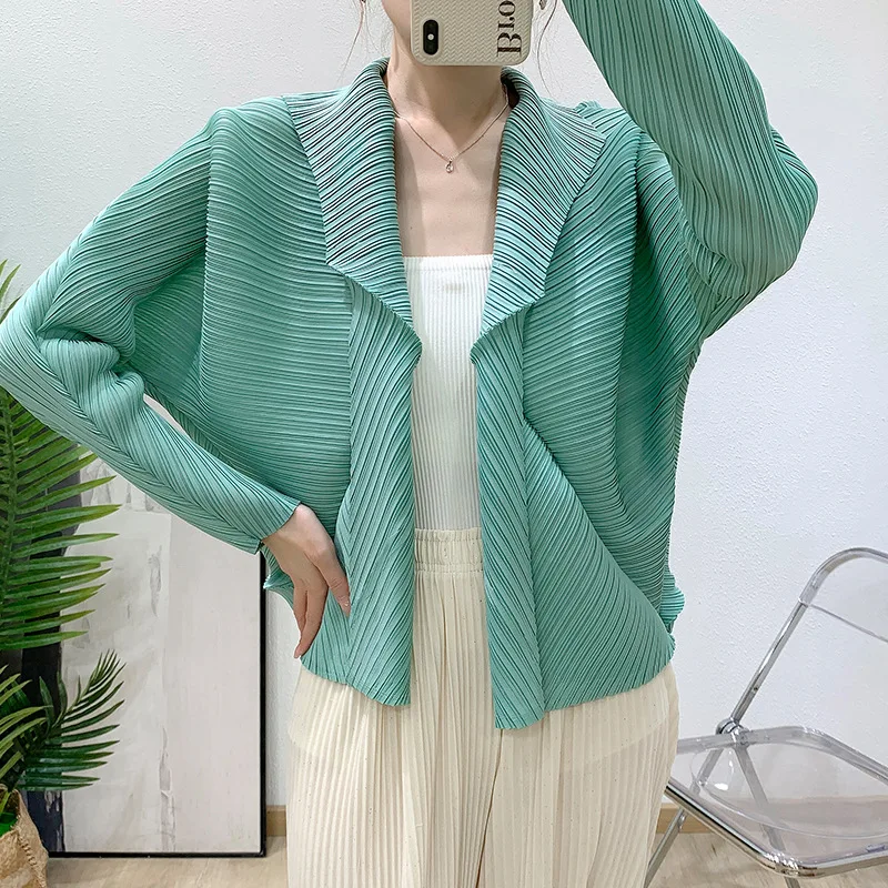Miyake плиссированный однотонный топ 2025 весна и лето новая короткая куртка женский плиссированный топ свободный повседневный дизайн кардиган
Miyake плиссированный однотонный топ 2025 весна и лето новая короткая куртка женский плиссированный топ свободный повседневный дизайн кардиган