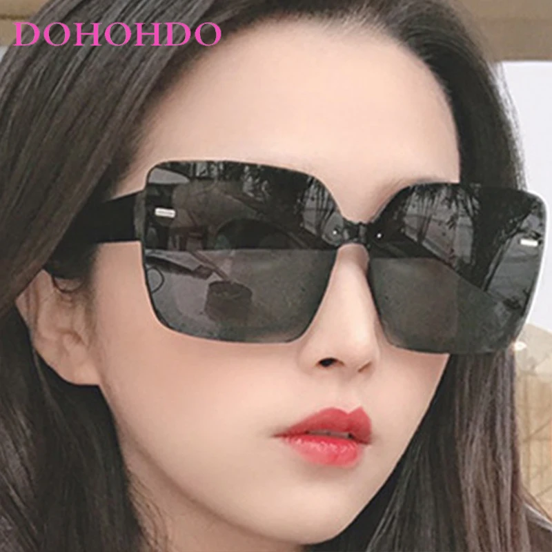 Fashion Rivets Decorate Classic Square Frame Oversized Women's Sunglasses Brand Designer Men Sunglass Drive Travel Eyewear UV400
Fashion Rivets Decorate Classic Square Frame Oversized Women's Sunglasses Brand Designer Men Sunglass Drive Travel Eyewear UV400