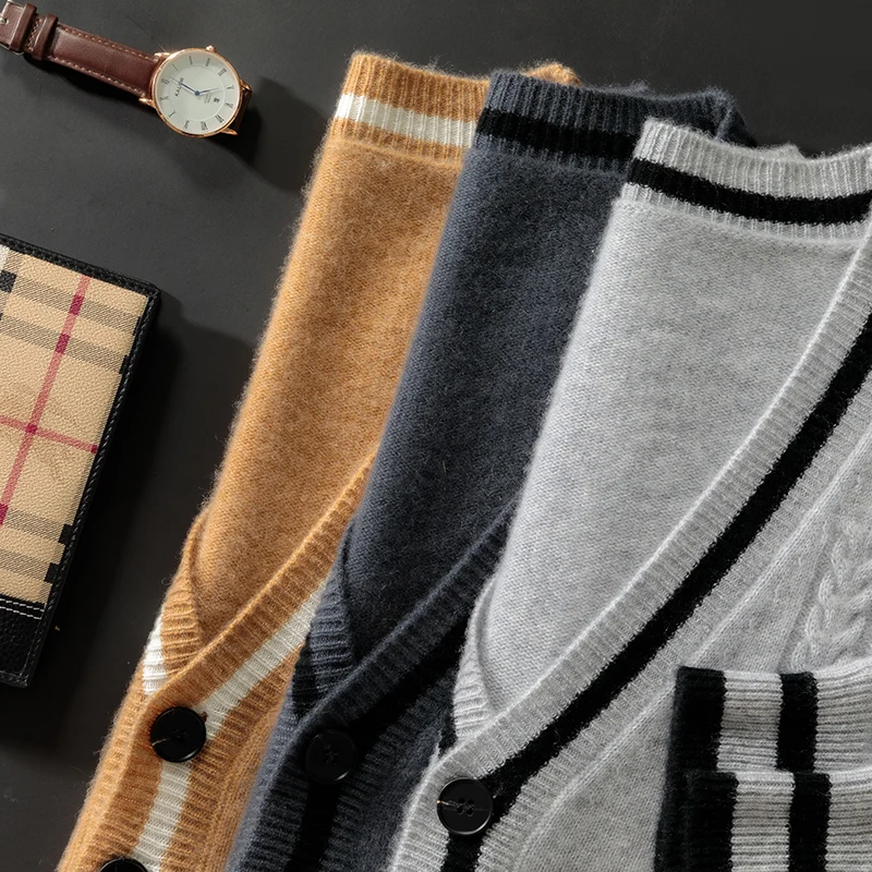 Autumn Winter Men's V-Neck Cardigan 100% Pure Wool Double-Pocket Color Matching Long-Sleeved Sweater Knitted Cashmere Sweater
Autumn Winter Men's V-Neck Cardigan 100% Pure Wool Double-Pocket Color Matching Long-Sleeved Sweater Knitted Cashmere Sweater