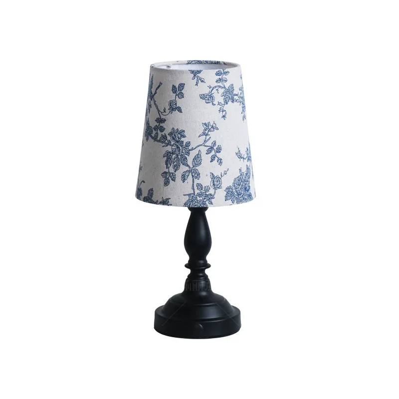 Blue and white table lam p retro living room corner few zen tea room Chinese style tea table lamp charging bedroom bedside lamp
Blue and white table lam p retro living room corner few zen tea room Chinese style tea table lamp charging bedroom bedside lamp